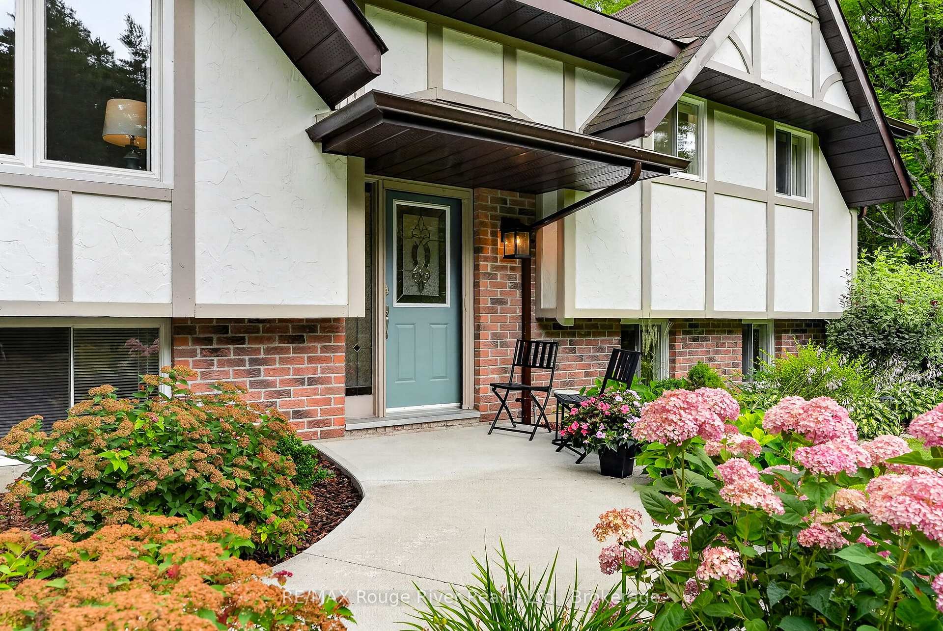 Photo 10 of 221 Colonial Drive, Quinte West, Murray Ward — HOMEH