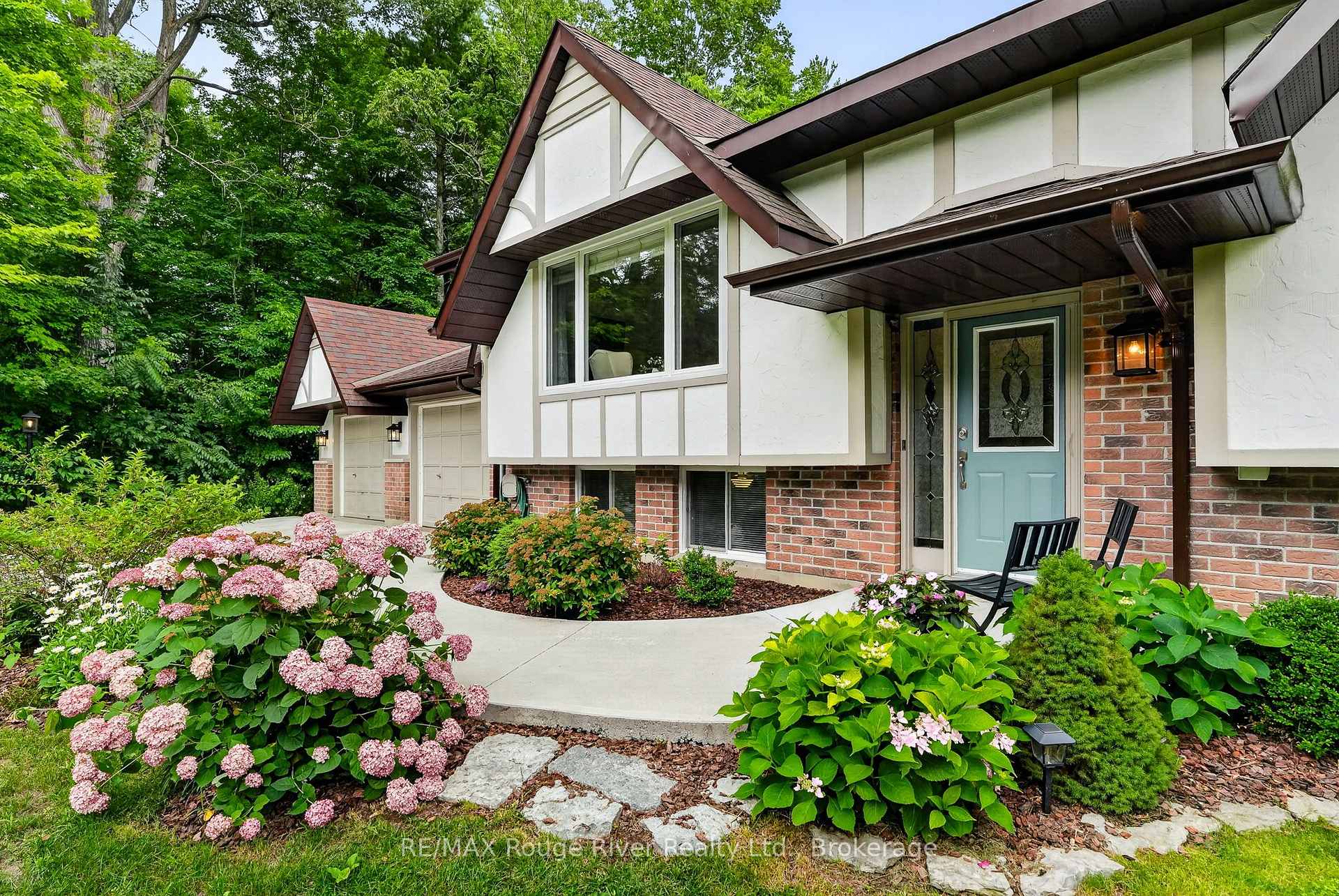 Photo 11 of 221 Colonial Drive, Quinte West, Murray Ward — HOMEH