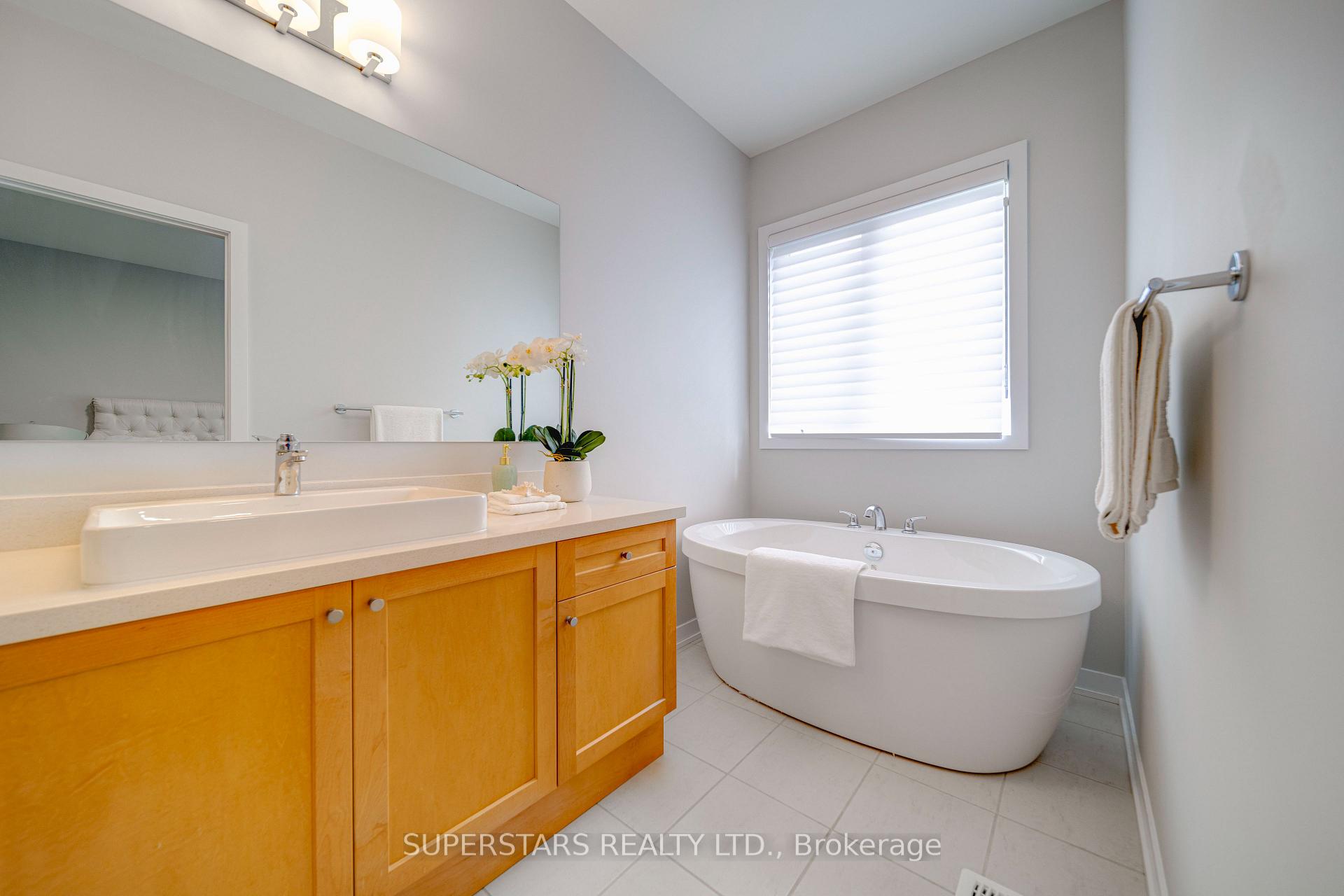 Photo 16 of 31 Harvey Bunker Crescent, Markham, Angus Glen — HOMEH