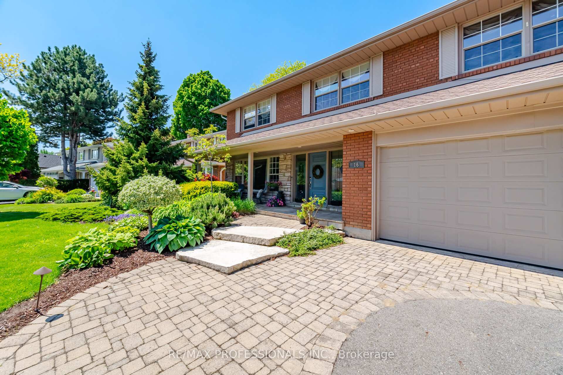 Photo 4 of 16 Cherry Post Crescent, Etobicoke, Markland Wood — HOMEH