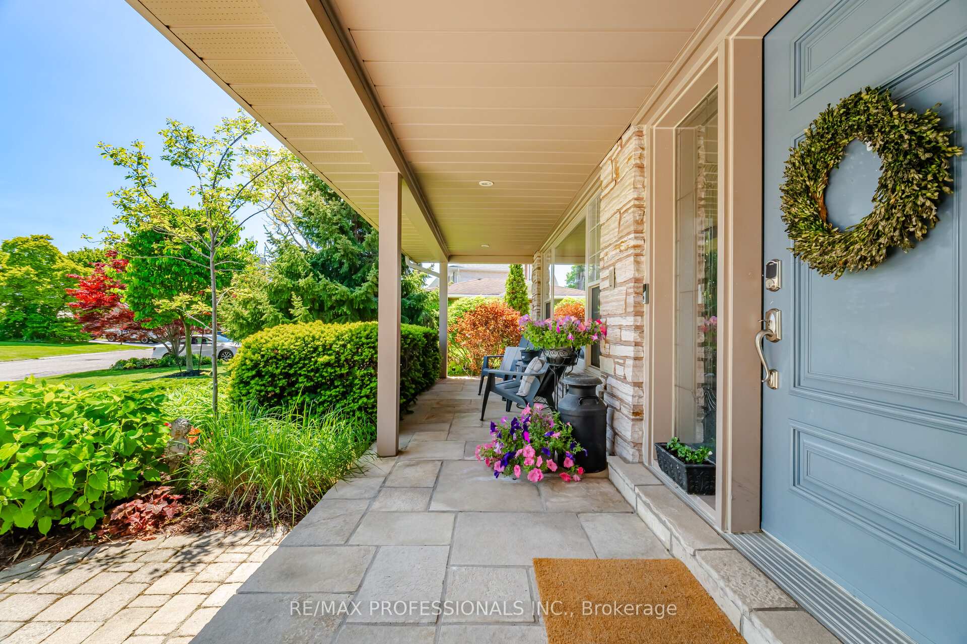 Photo 5 of 16 Cherry Post Crescent, Etobicoke, Markland Wood — HOMEH