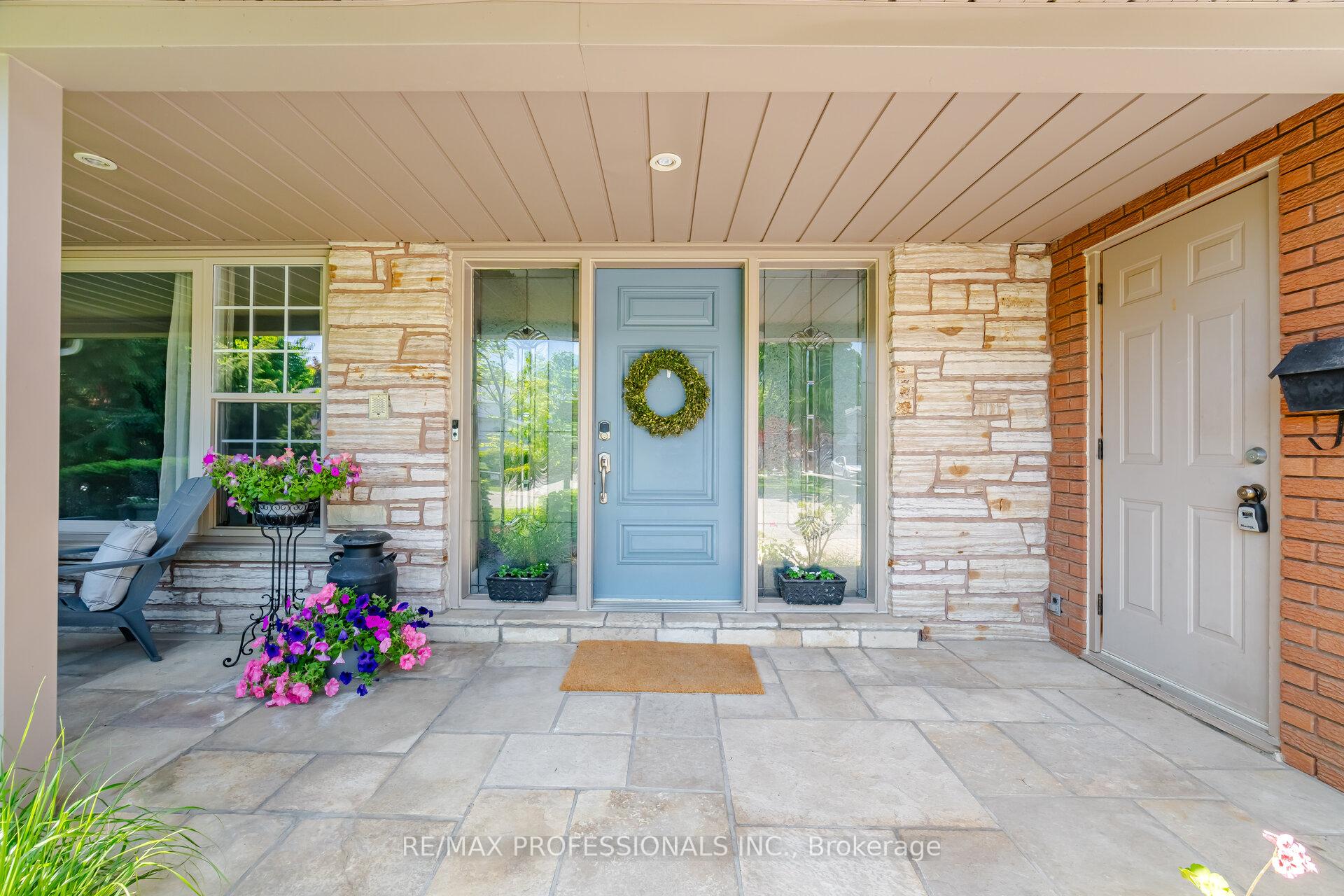 Photo 6 of 16 Cherry Post Crescent, Etobicoke, Markland Wood — HOMEH