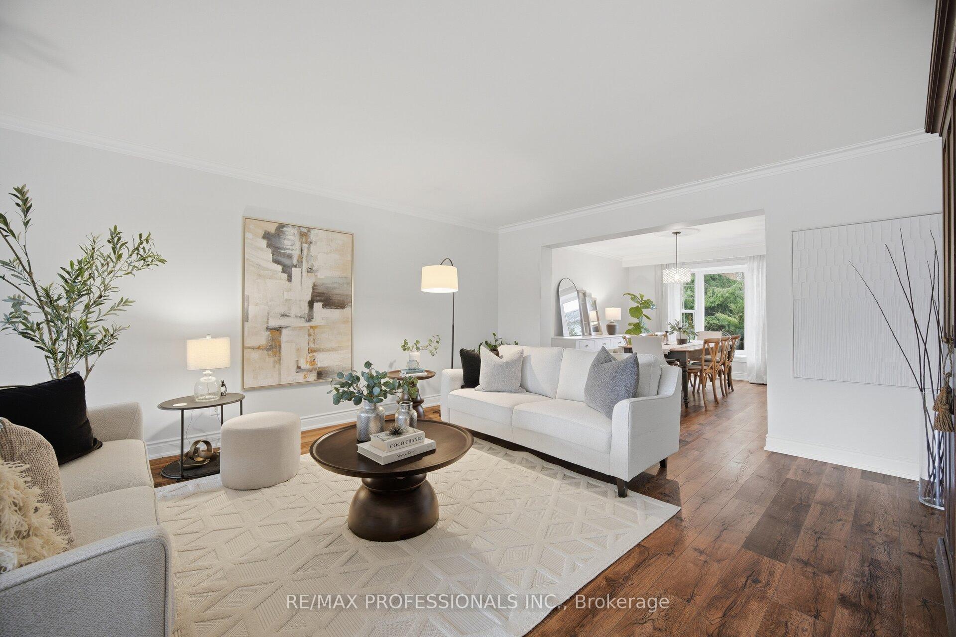Photo 11 of 16 Cherry Post Crescent, Etobicoke, Markland Wood — HOMEH