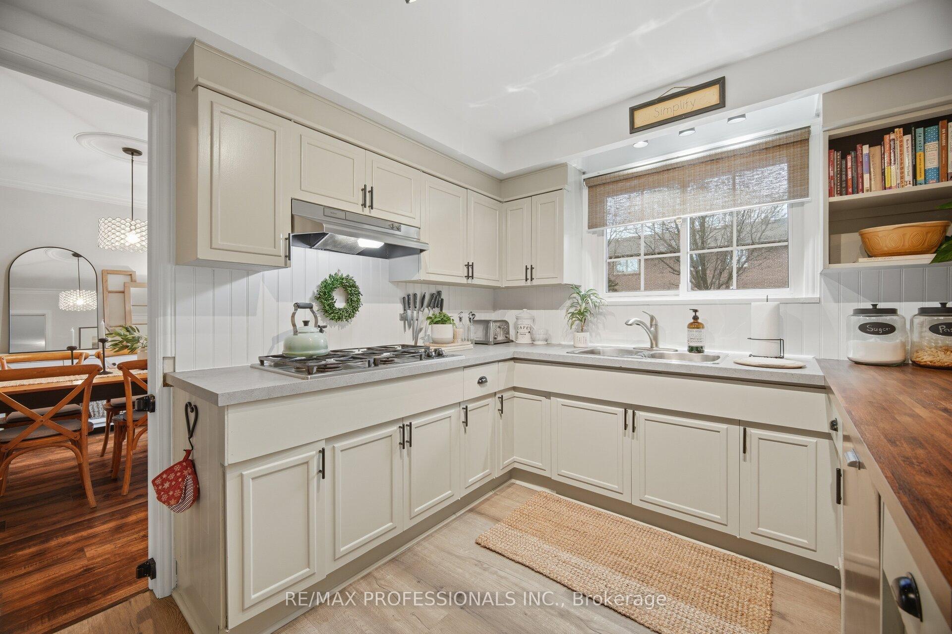Photo 16 of 16 Cherry Post Crescent, Etobicoke, Markland Wood — HOMEH