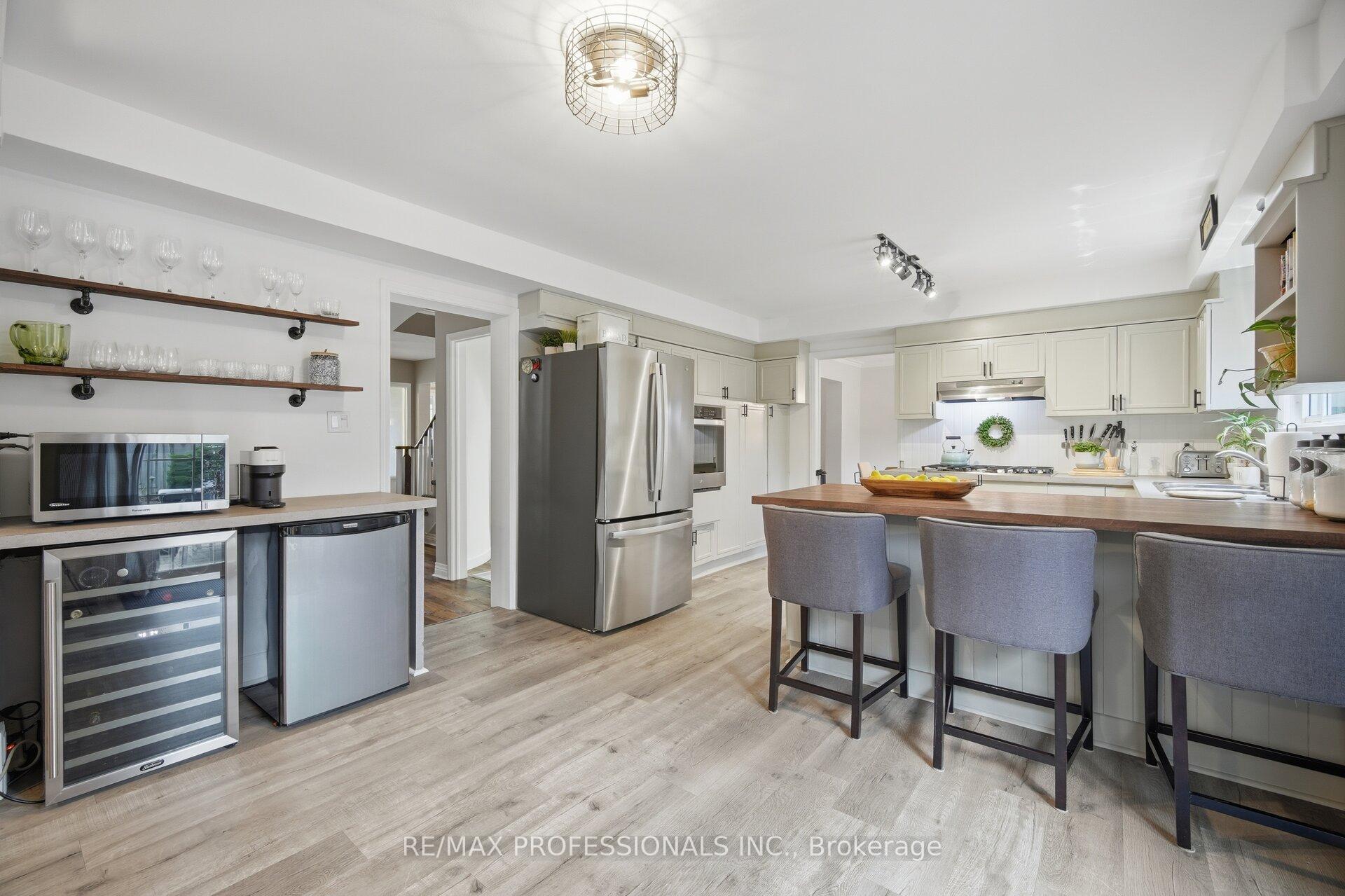Photo 19 of 16 Cherry Post Crescent, Etobicoke, Markland Wood — HOMEH