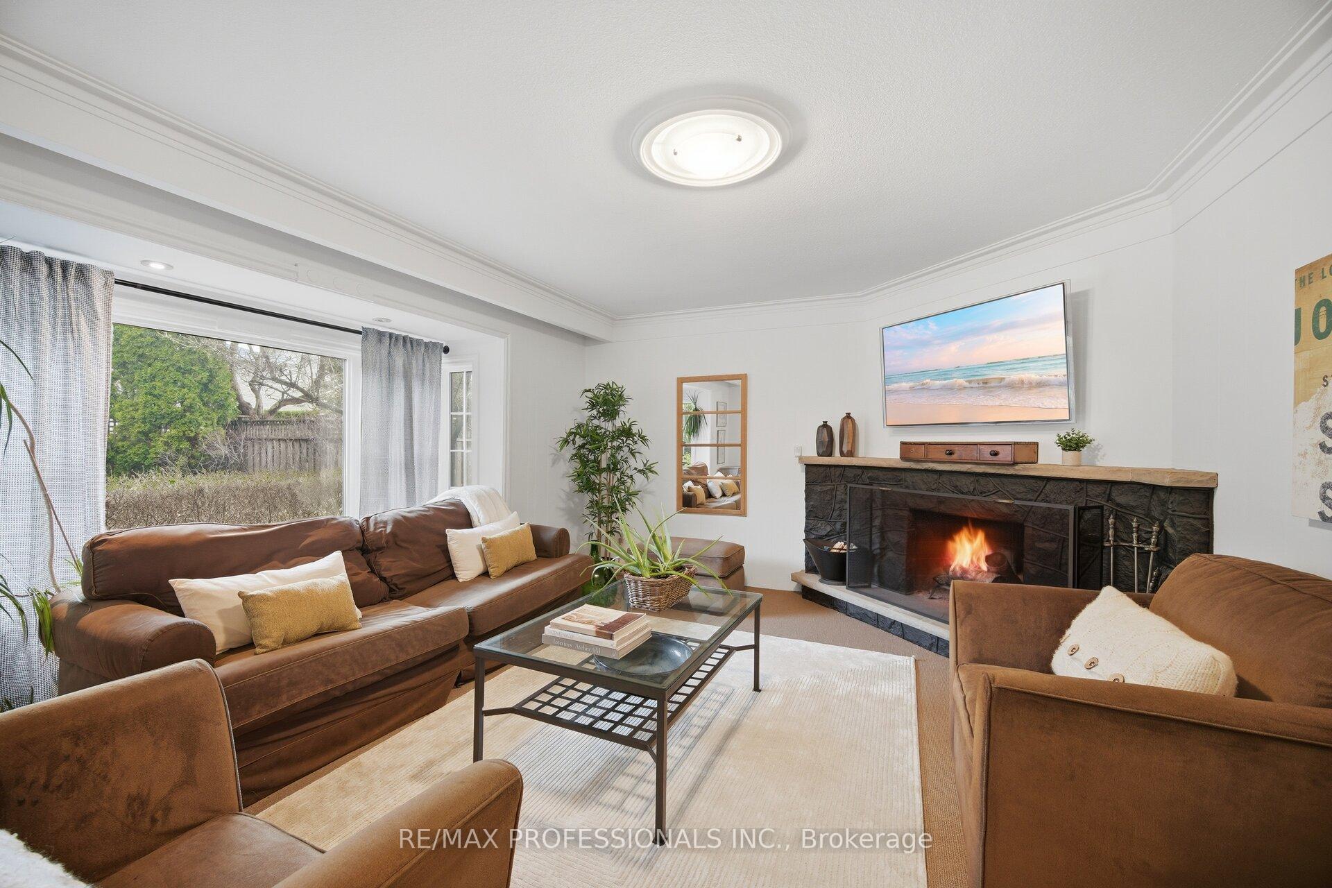 Photo 20 of 16 Cherry Post Crescent, Etobicoke, Markland Wood — HOMEH