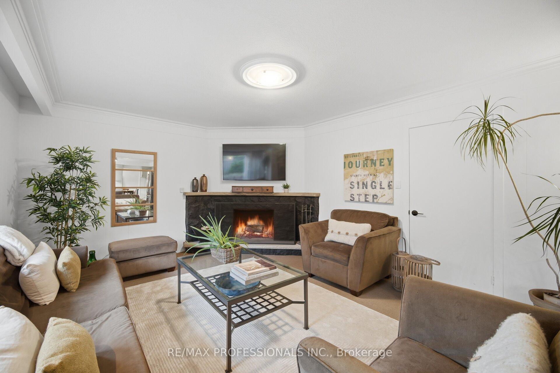 Photo 21 of 16 Cherry Post Crescent, Etobicoke, Markland Wood — HOMEH