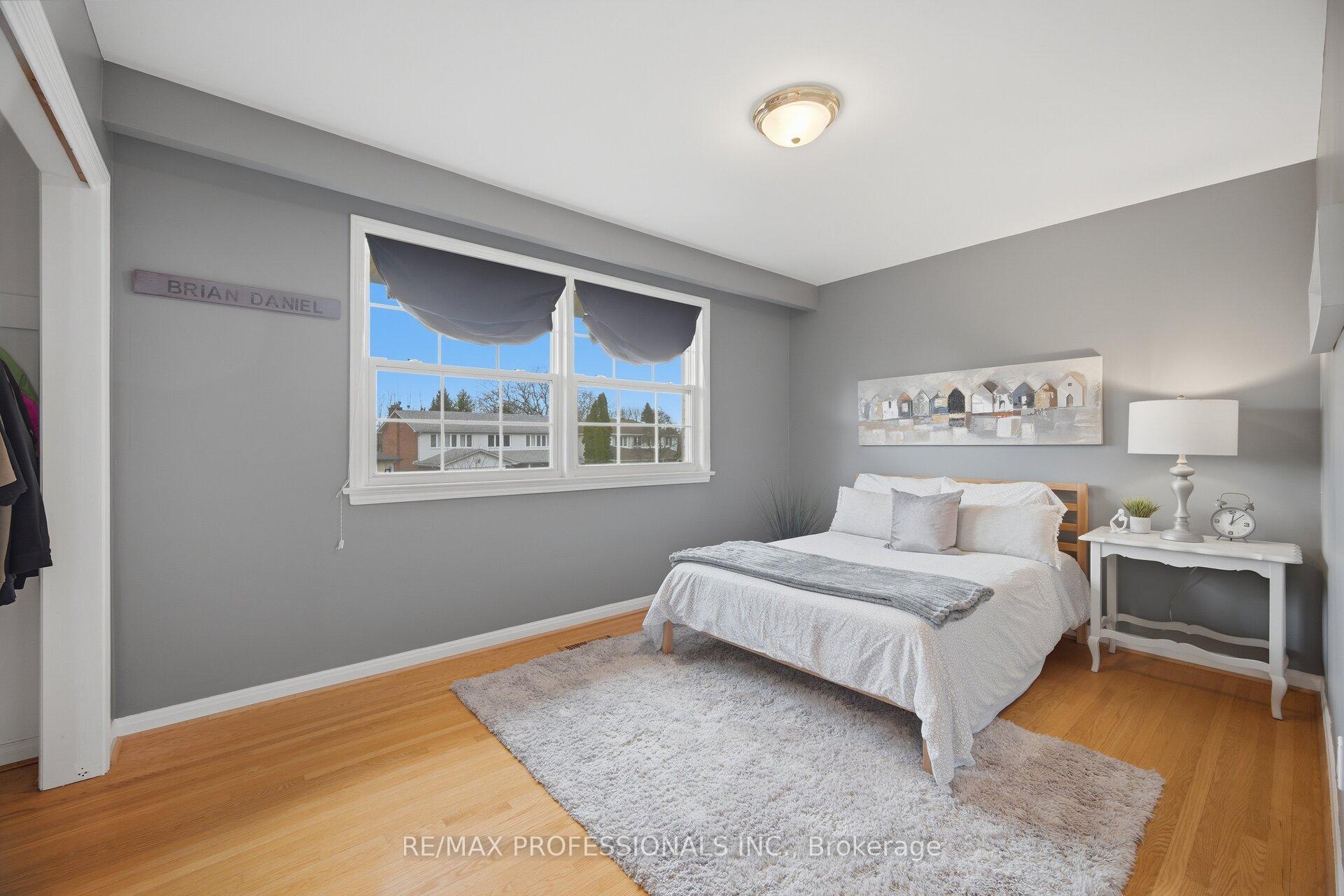 Photo 31 of 16 Cherry Post Crescent, Etobicoke, Markland Wood — HOMEH