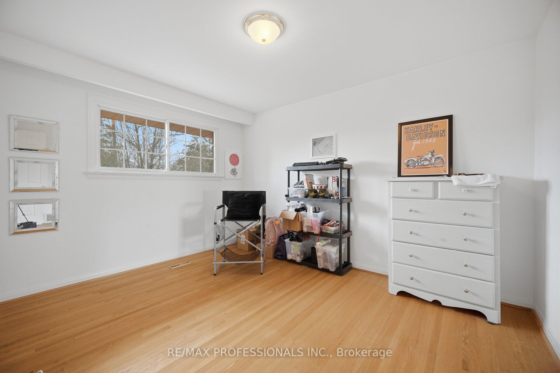 Photo 32 of 16 Cherry Post Crescent, Etobicoke, Markland Wood — HOMEH