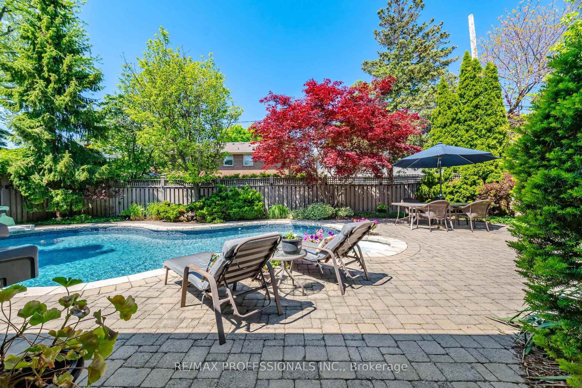 Photo 38 of 16 Cherry Post Crescent, Etobicoke, Markland Wood — HOMEH