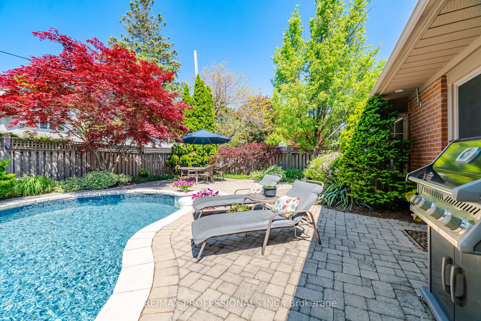 Photo 40 of 16 Cherry Post Crescent, Etobicoke, Markland Wood — HOMEH