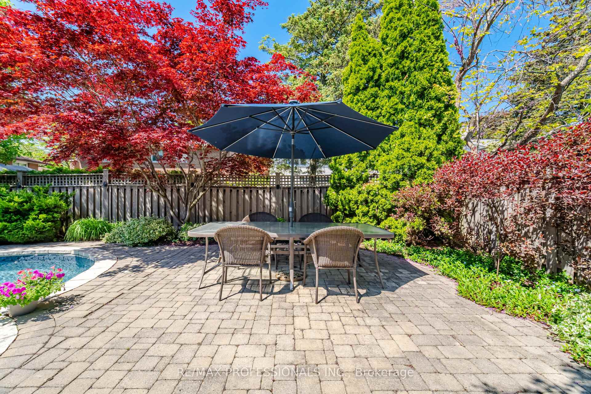 Photo 41 of 16 Cherry Post Crescent, Etobicoke, Markland Wood — HOMEH