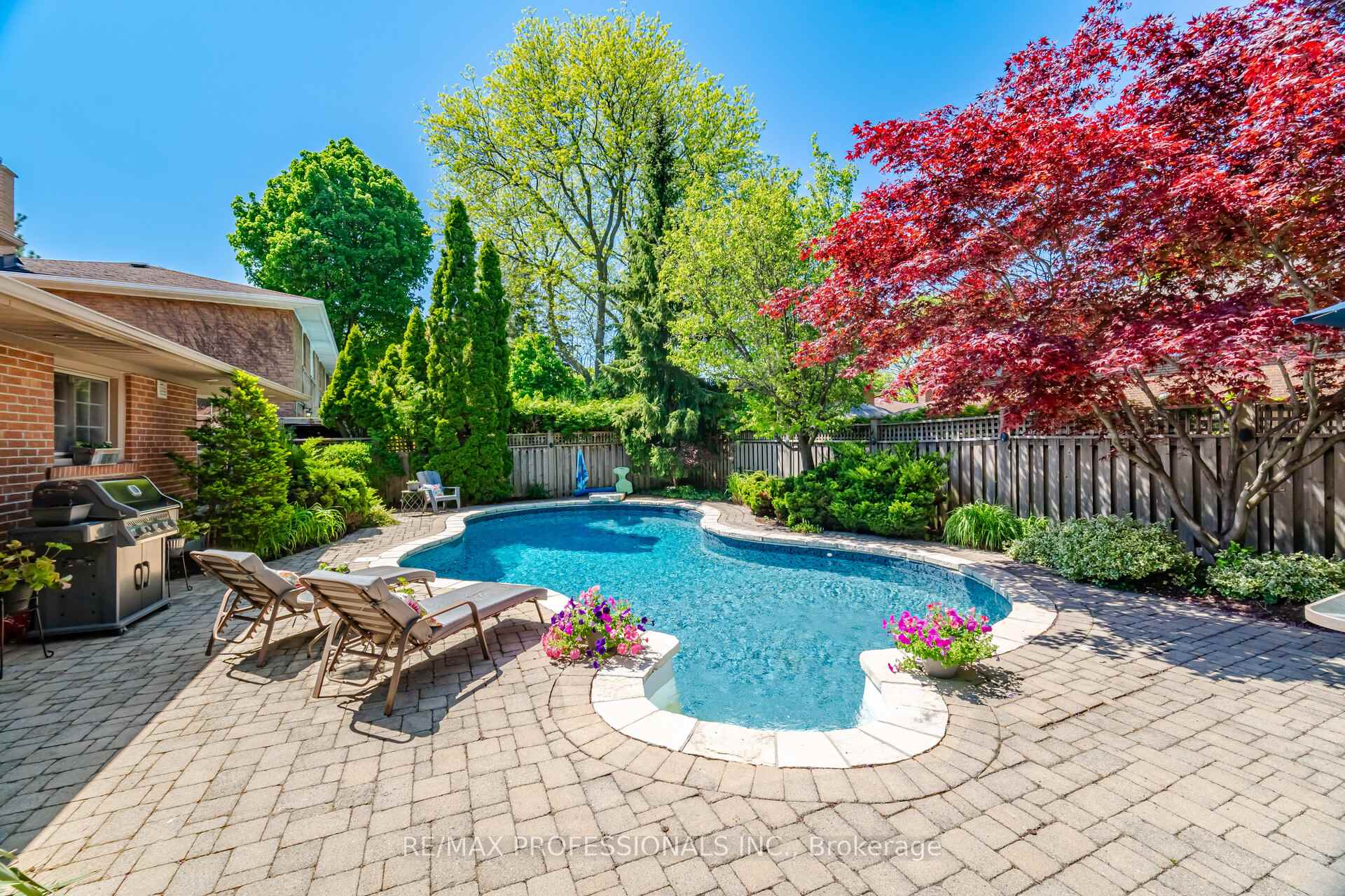 Photo 45 of 16 Cherry Post Crescent, Etobicoke, Markland Wood — HOMEH