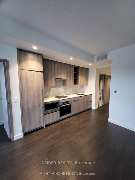 Photo 3 of Unit 605, 95 McMahon Drive, North York, Bayview Village — HOMEH
