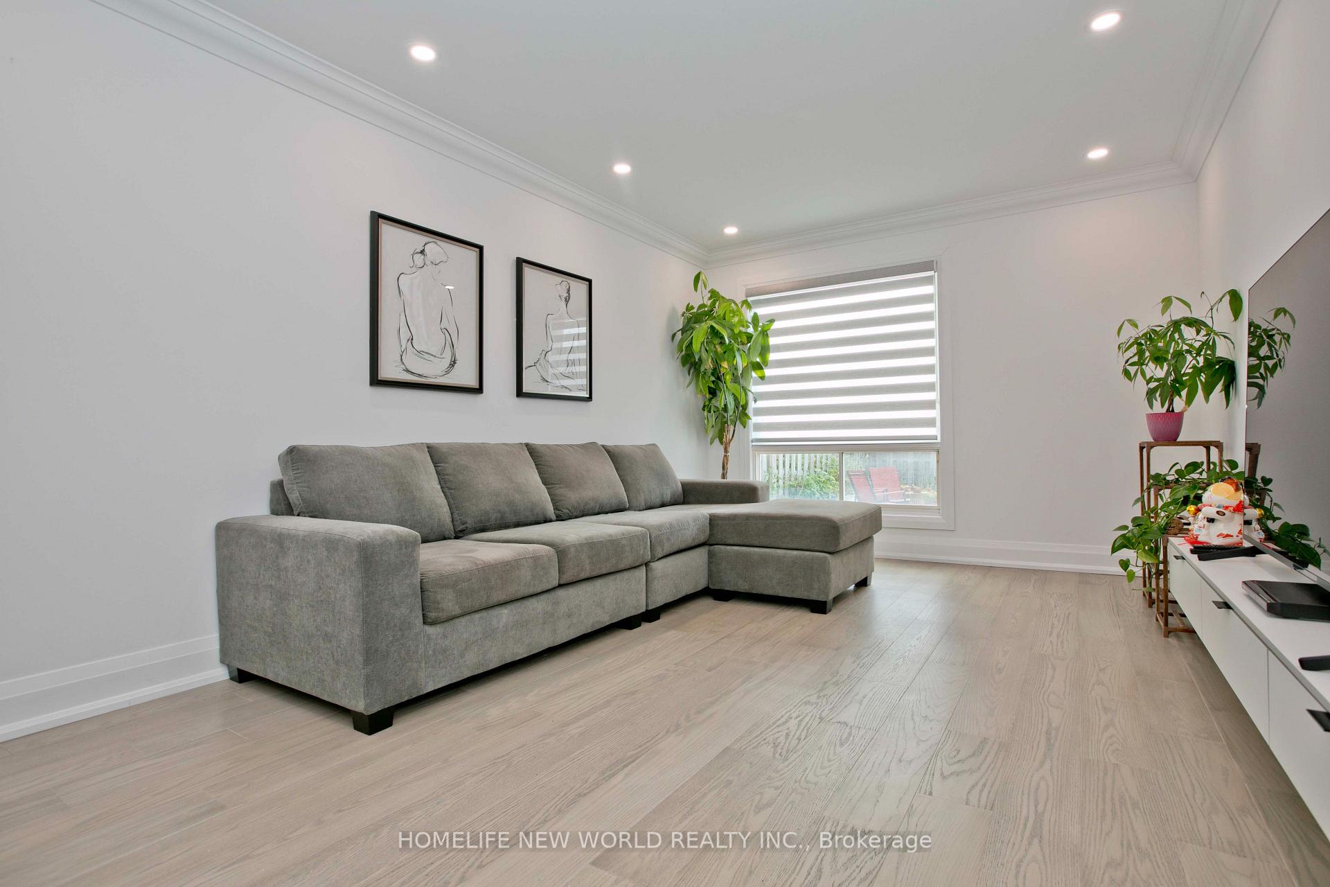 Photo 5 of 110 Cairncross Crescent, Markham, Milliken Mills East — HOMEH