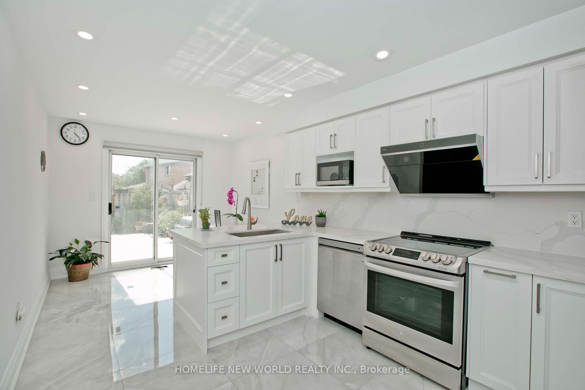 Photo 10 of 110 Cairncross Crescent, Markham, Milliken Mills East — HOMEH