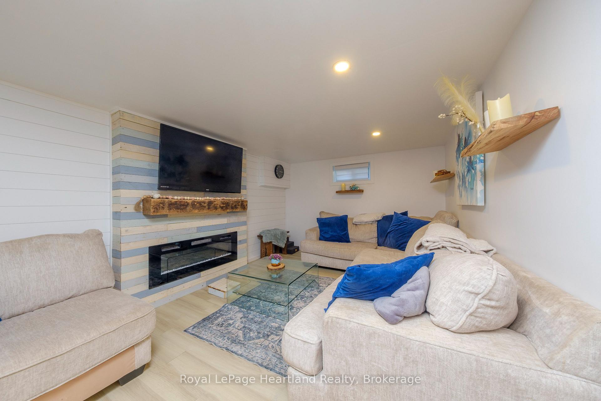 Photo 15 of 109 Carling Terrace, North Huron, Wingham — HOMEH