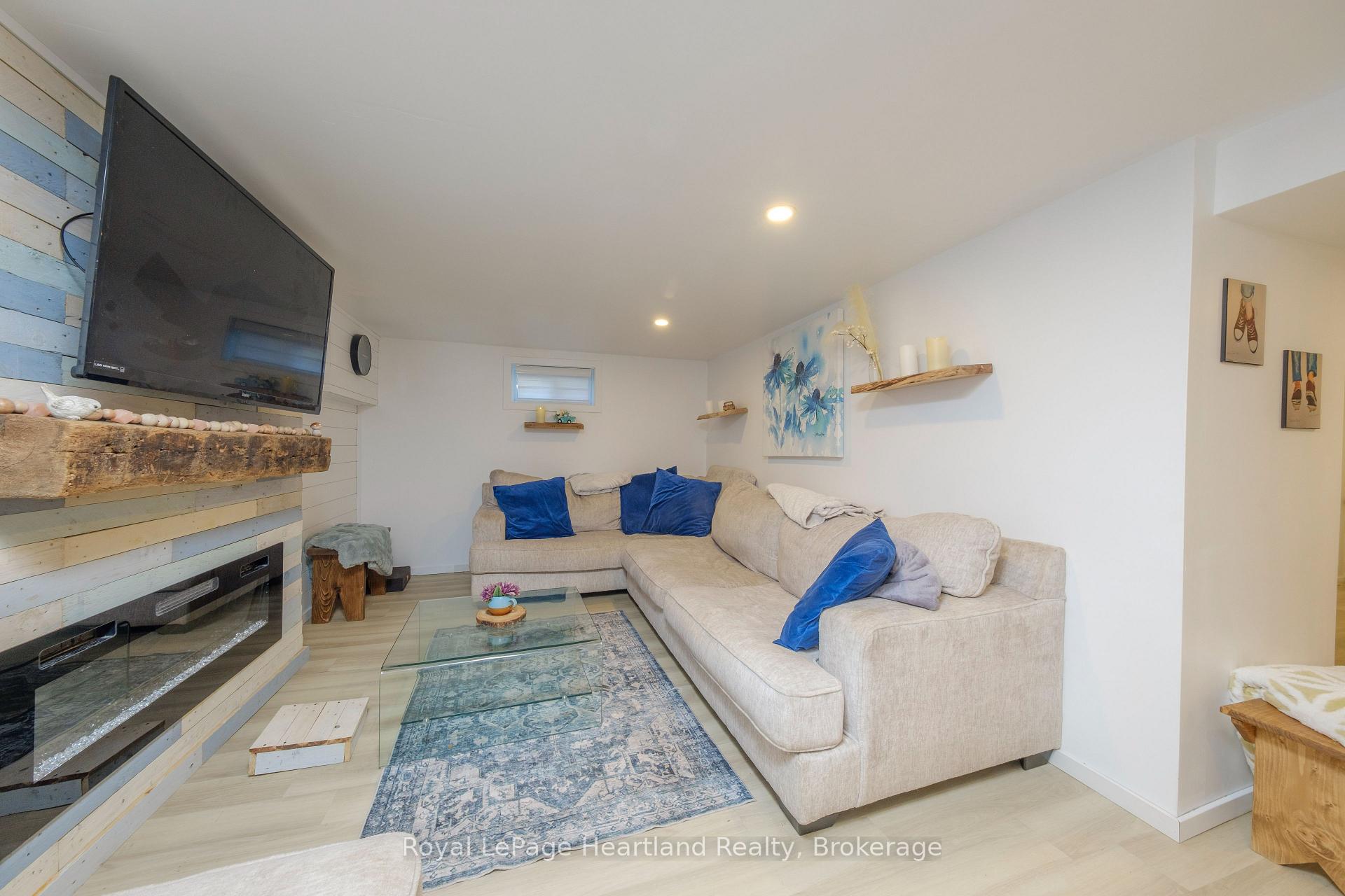 Photo 16 of 109 Carling Terrace, North Huron, Wingham — HOMEH