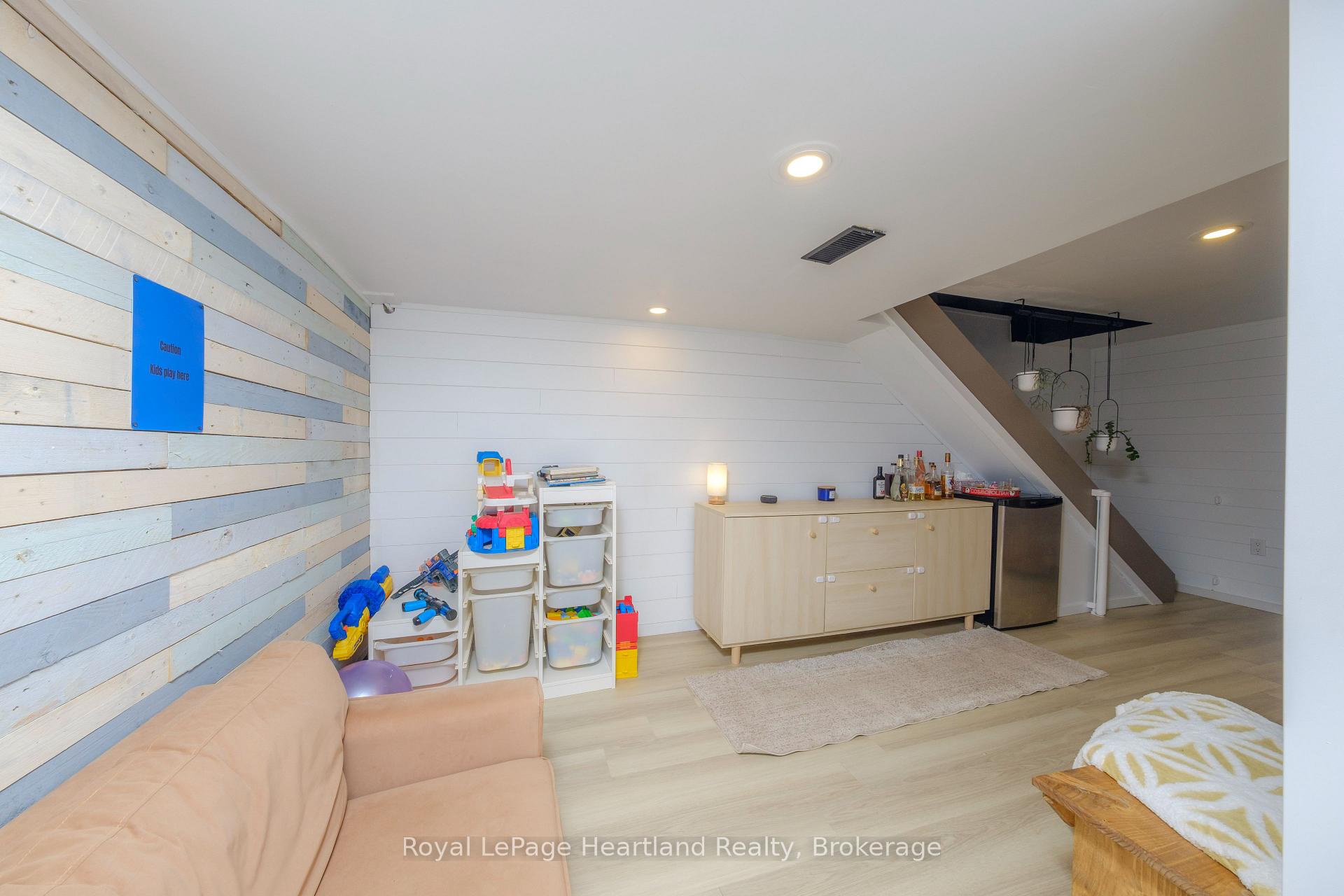 Photo 17 of 109 Carling Terrace, North Huron, Wingham — HOMEH
