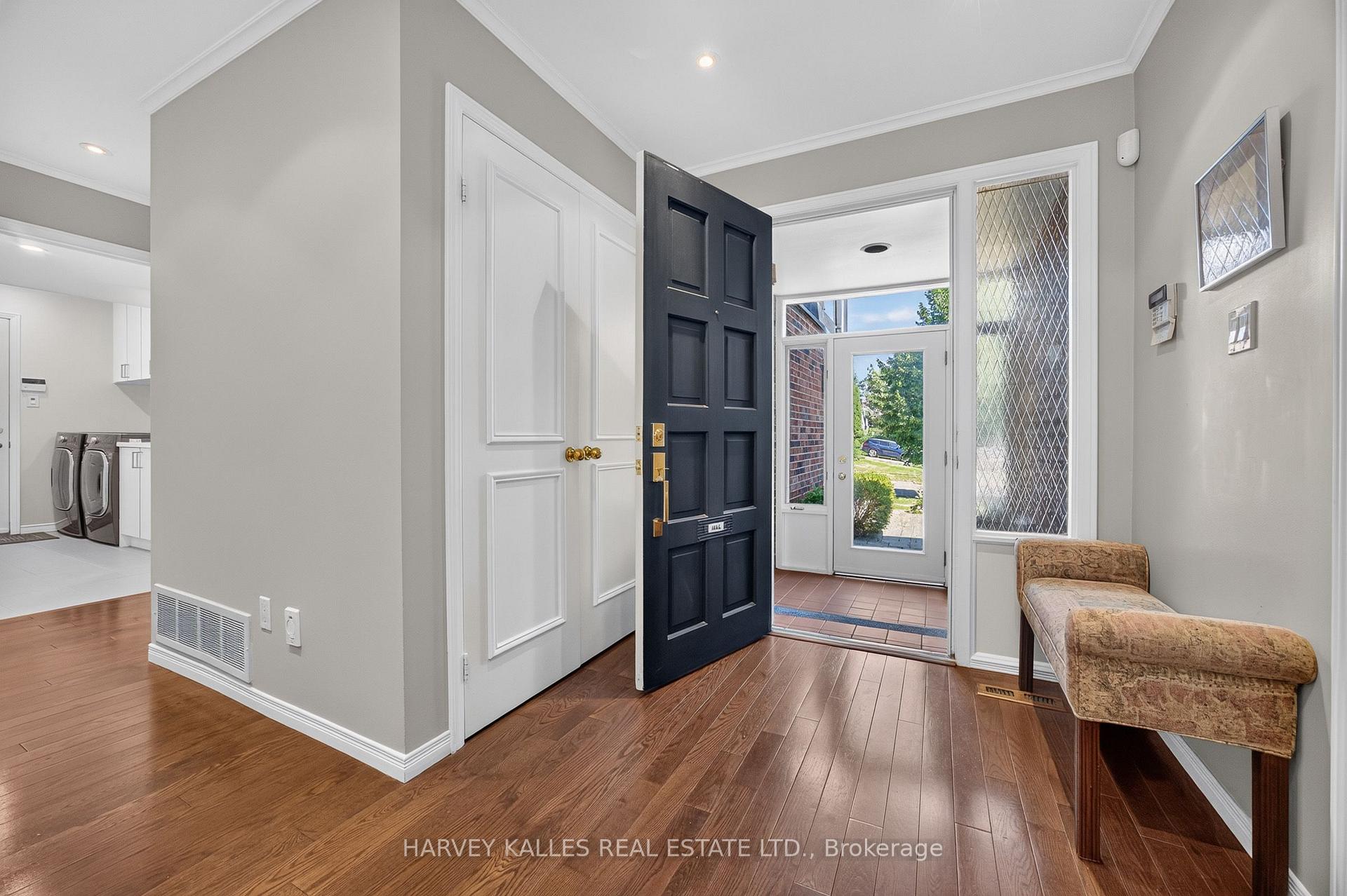 Photo 3 of 23 Pinnacle Road, North York, St. Andrew-Windfields — HOMEH