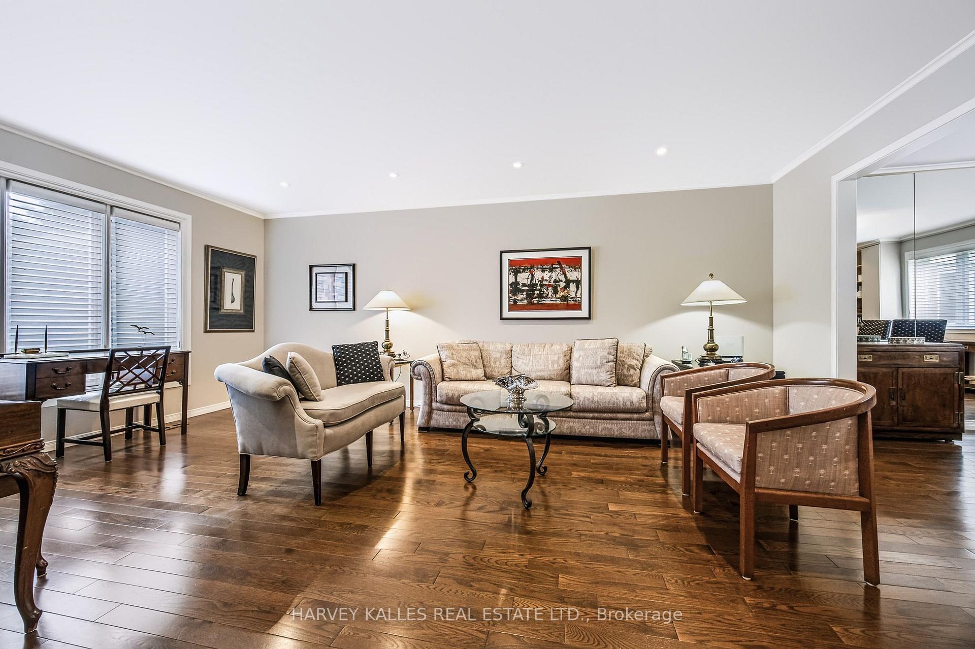 Photo 8 of 23 Pinnacle Road, North York, St. Andrew-Windfields — HOMEH