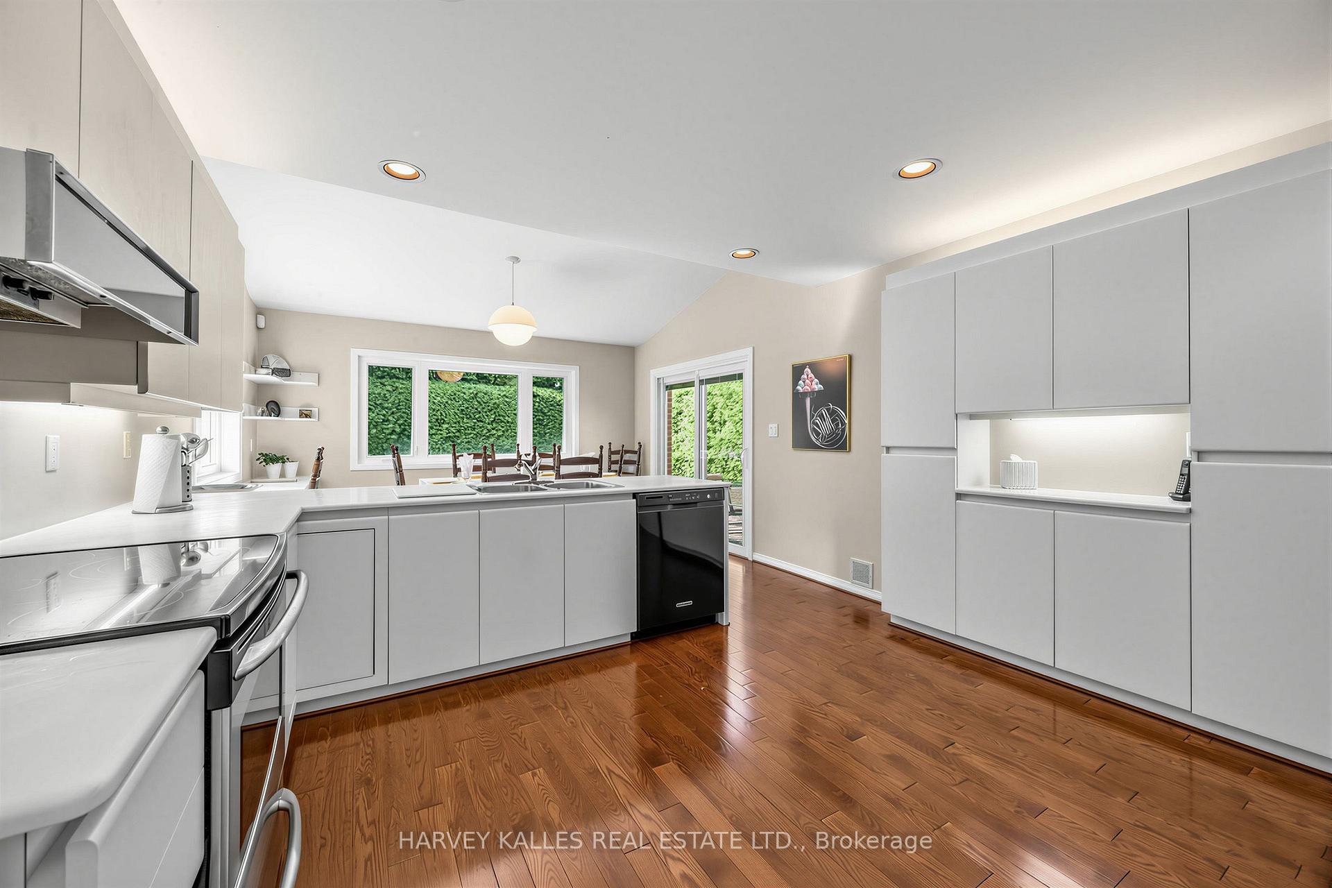 Photo 14 of 23 Pinnacle Road, North York, St. Andrew-Windfields — HOMEH