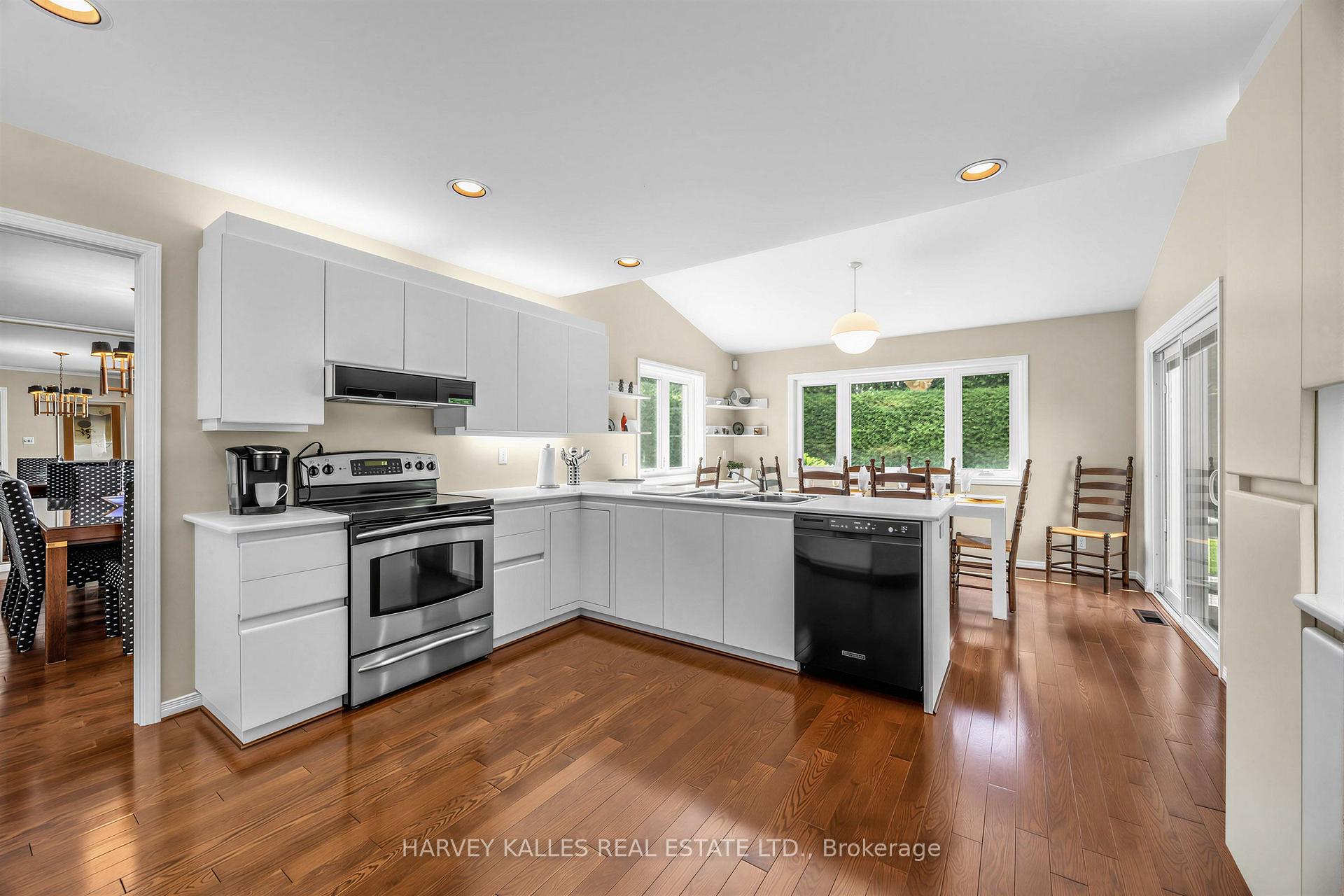Photo 15 of 23 Pinnacle Road, North York, St. Andrew-Windfields — HOMEH