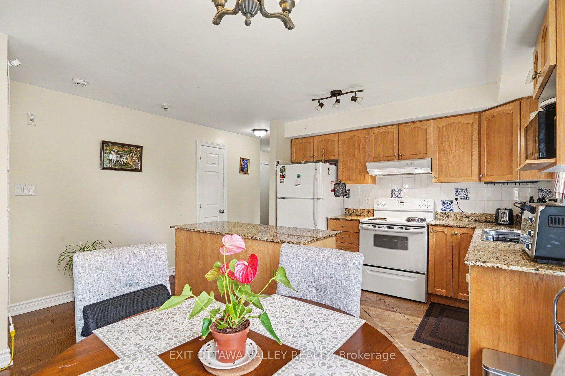Photo 11 of Unit 208, 14 Norice Street, Ottawa, Meadowlands/Crestview — HOMEH