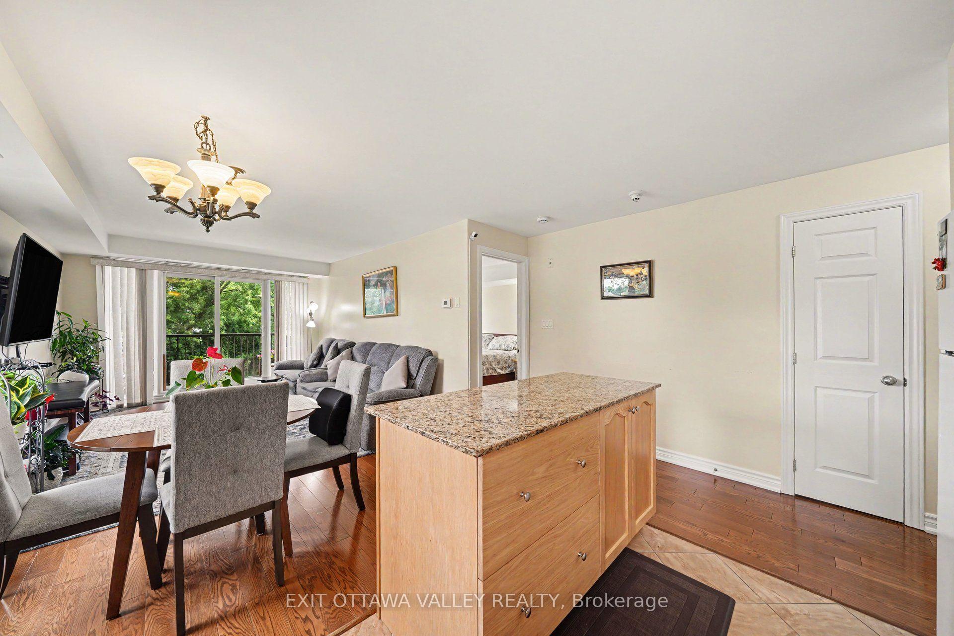 Photo 12 of Unit 208, 14 Norice Street, Ottawa, Meadowlands/Crestview — HOMEH