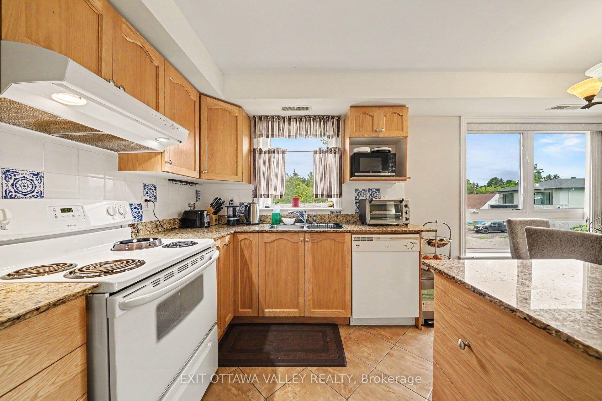 Photo 15 of Unit 208, 14 Norice Street, Ottawa, Meadowlands/Crestview — HOMEH