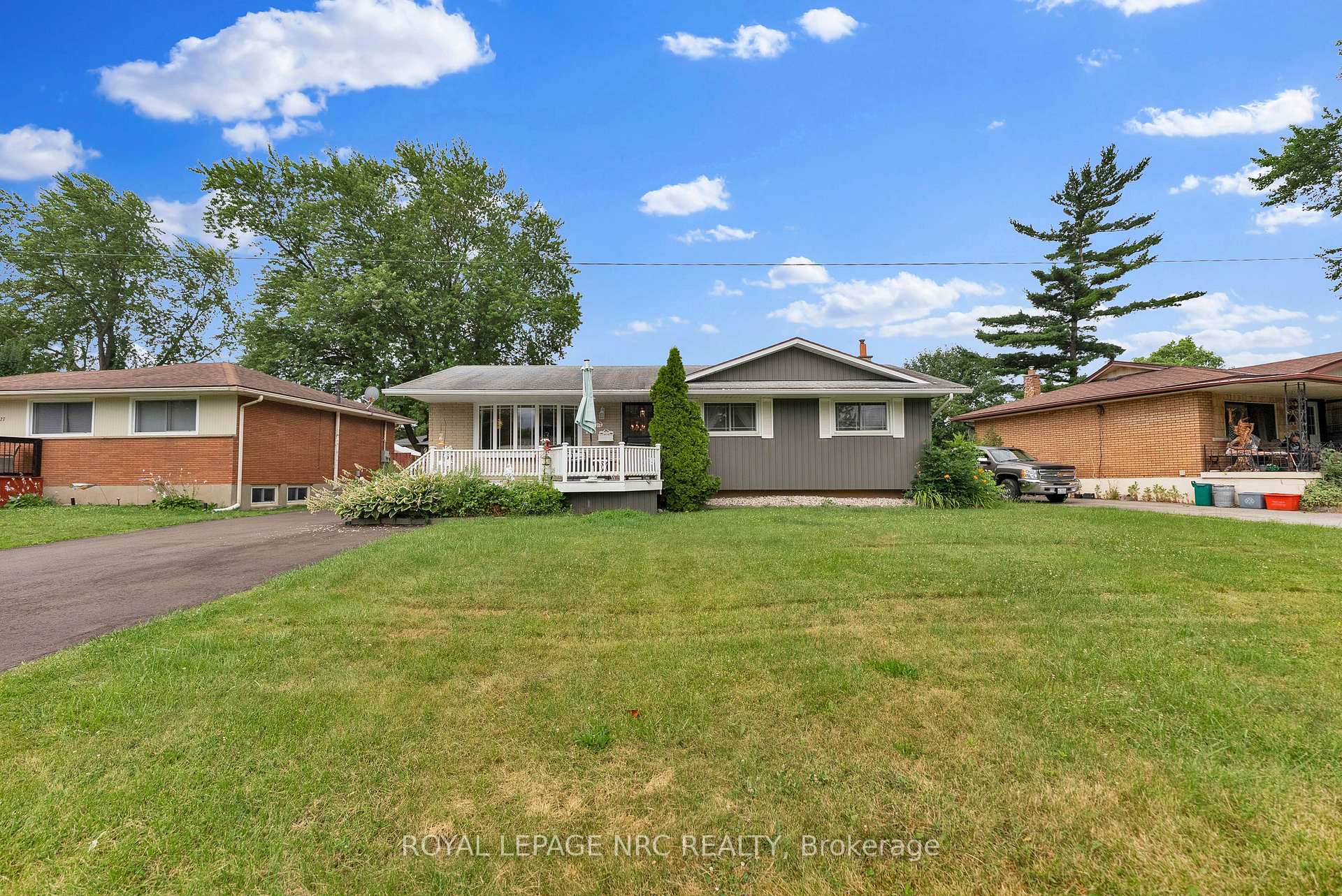 Photo 2 of 8415 Parkway Drive, Niagara Falls, Chippawa — HOMEH