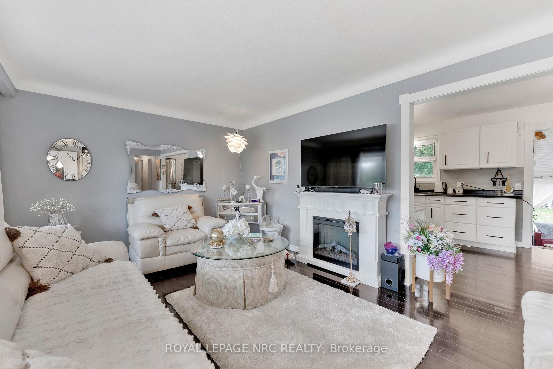 Photo 7 of 8415 Parkway Drive, Niagara Falls, Chippawa — HOMEH