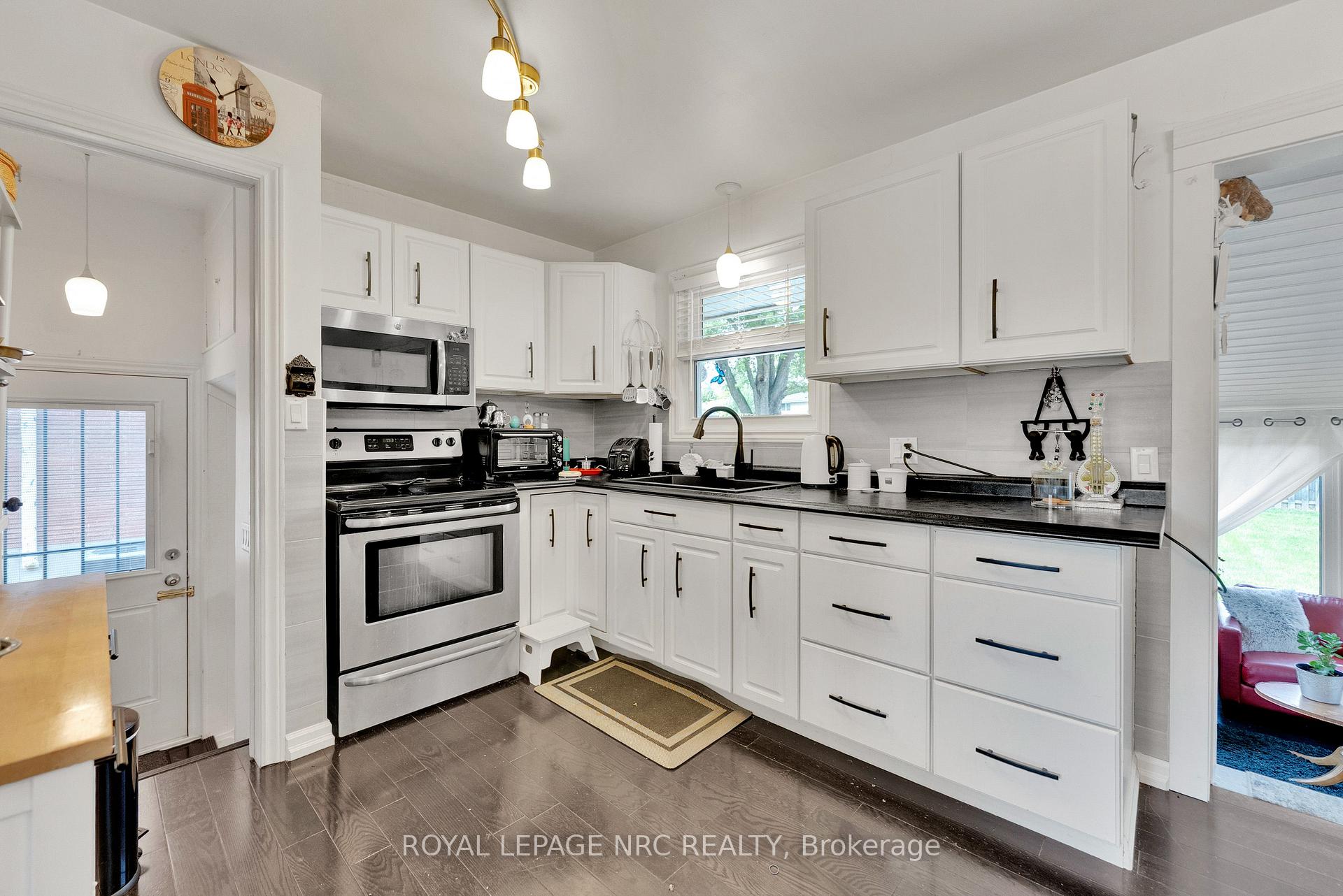 Photo 11 of 8415 Parkway Drive, Niagara Falls, Chippawa — HOMEH