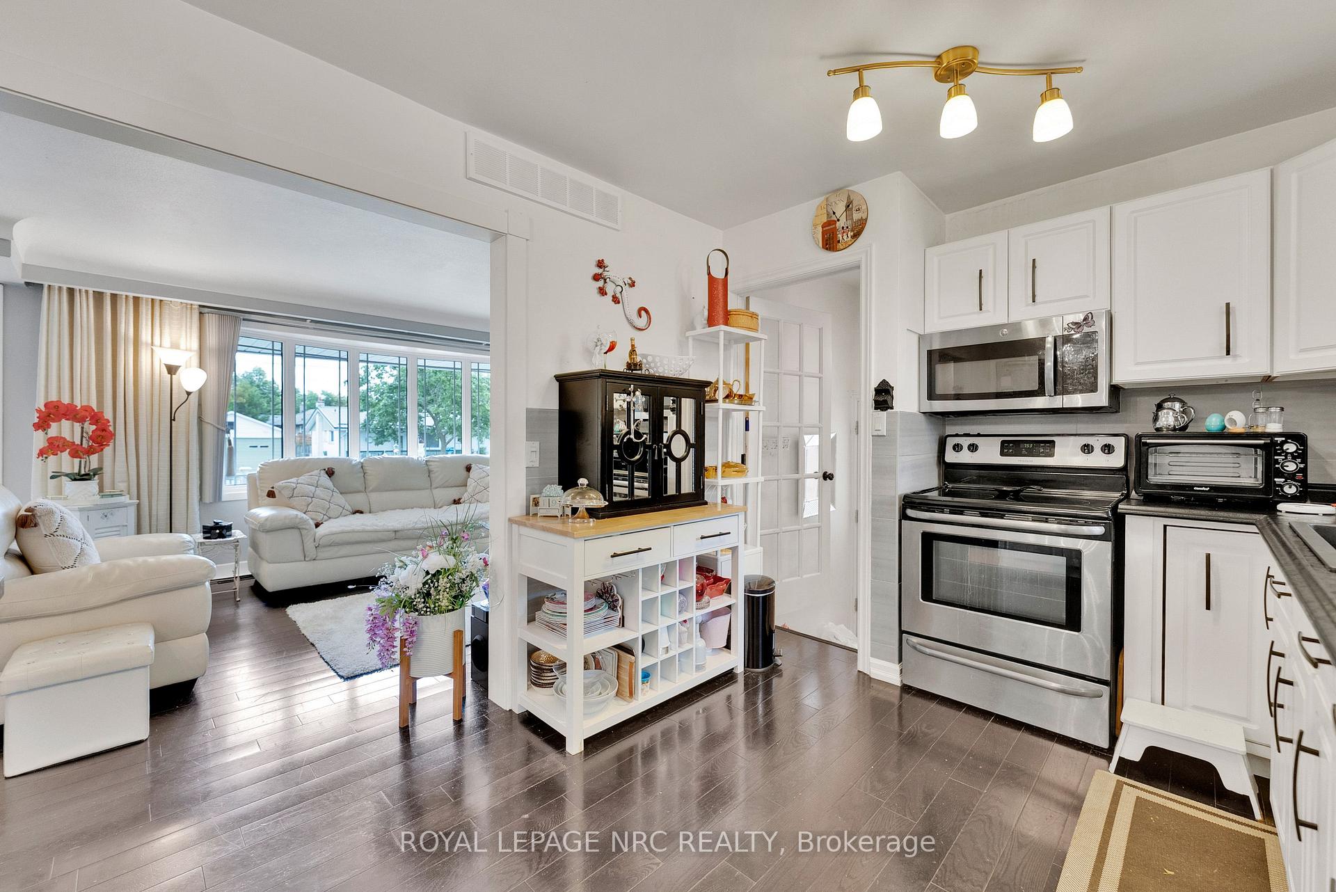 Photo 12 of 8415 Parkway Drive, Niagara Falls, Chippawa — HOMEH