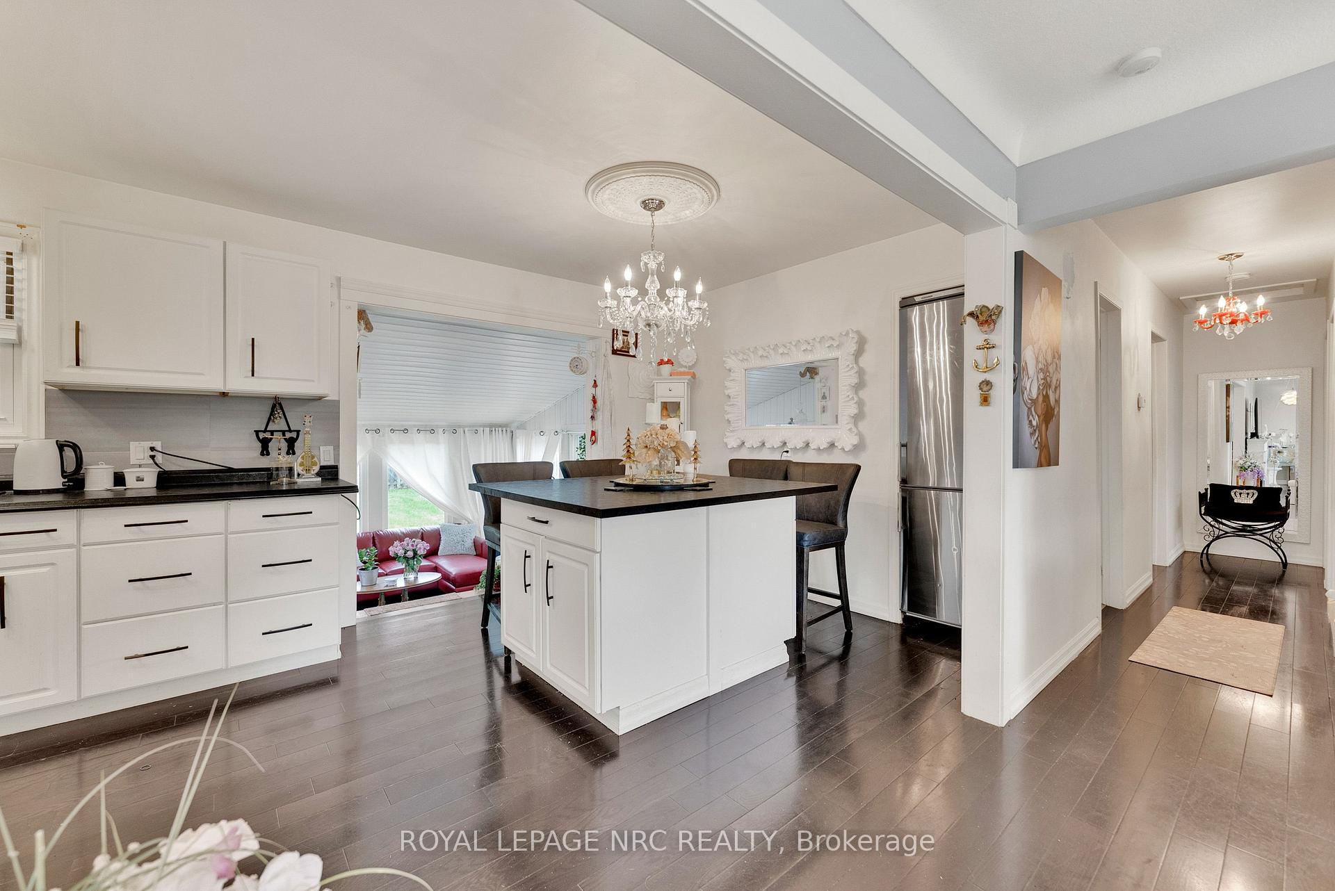 Photo 13 of 8415 Parkway Drive, Niagara Falls, Chippawa — HOMEH