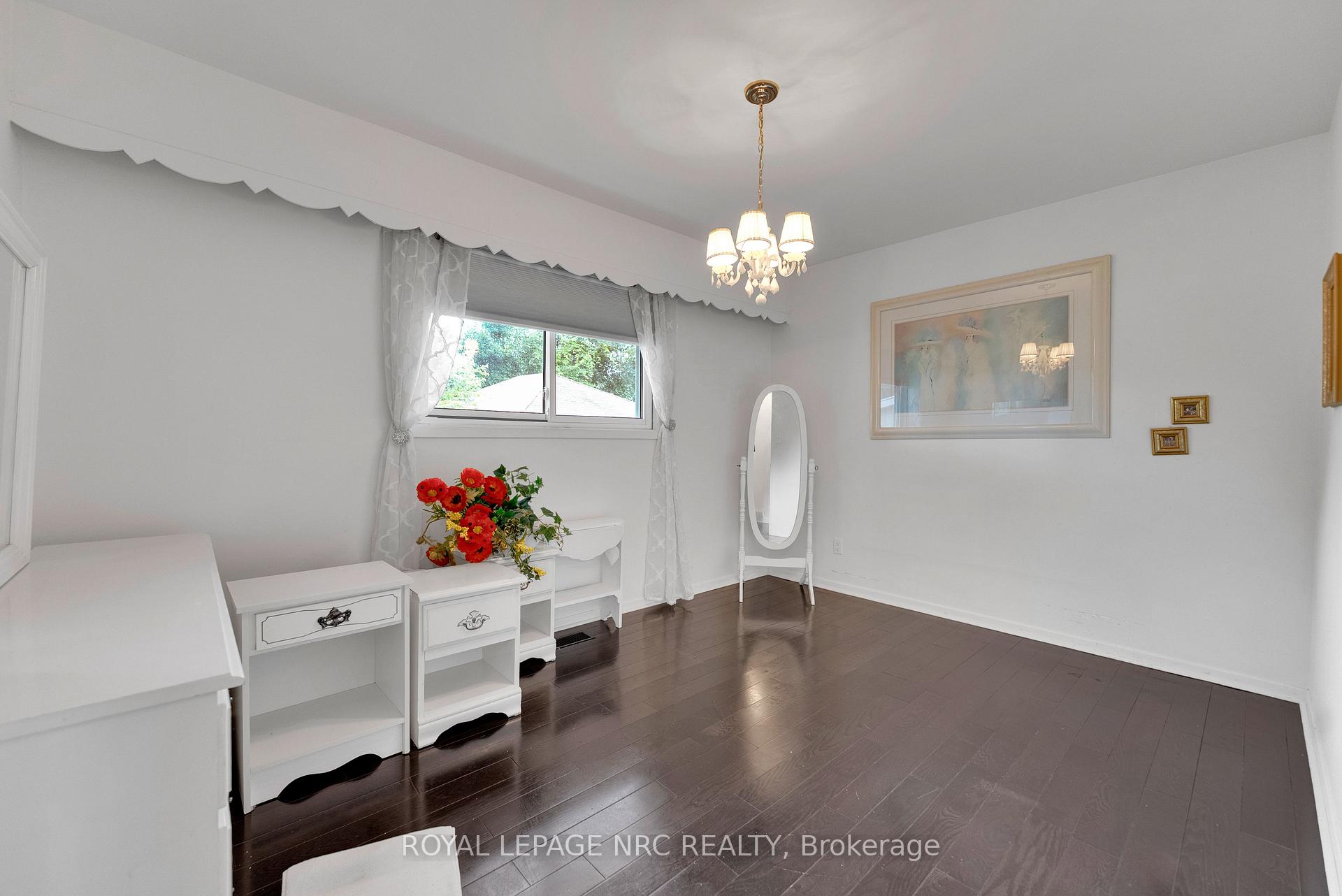 Photo 21 of 8415 Parkway Drive, Niagara Falls, Chippawa — HOMEH