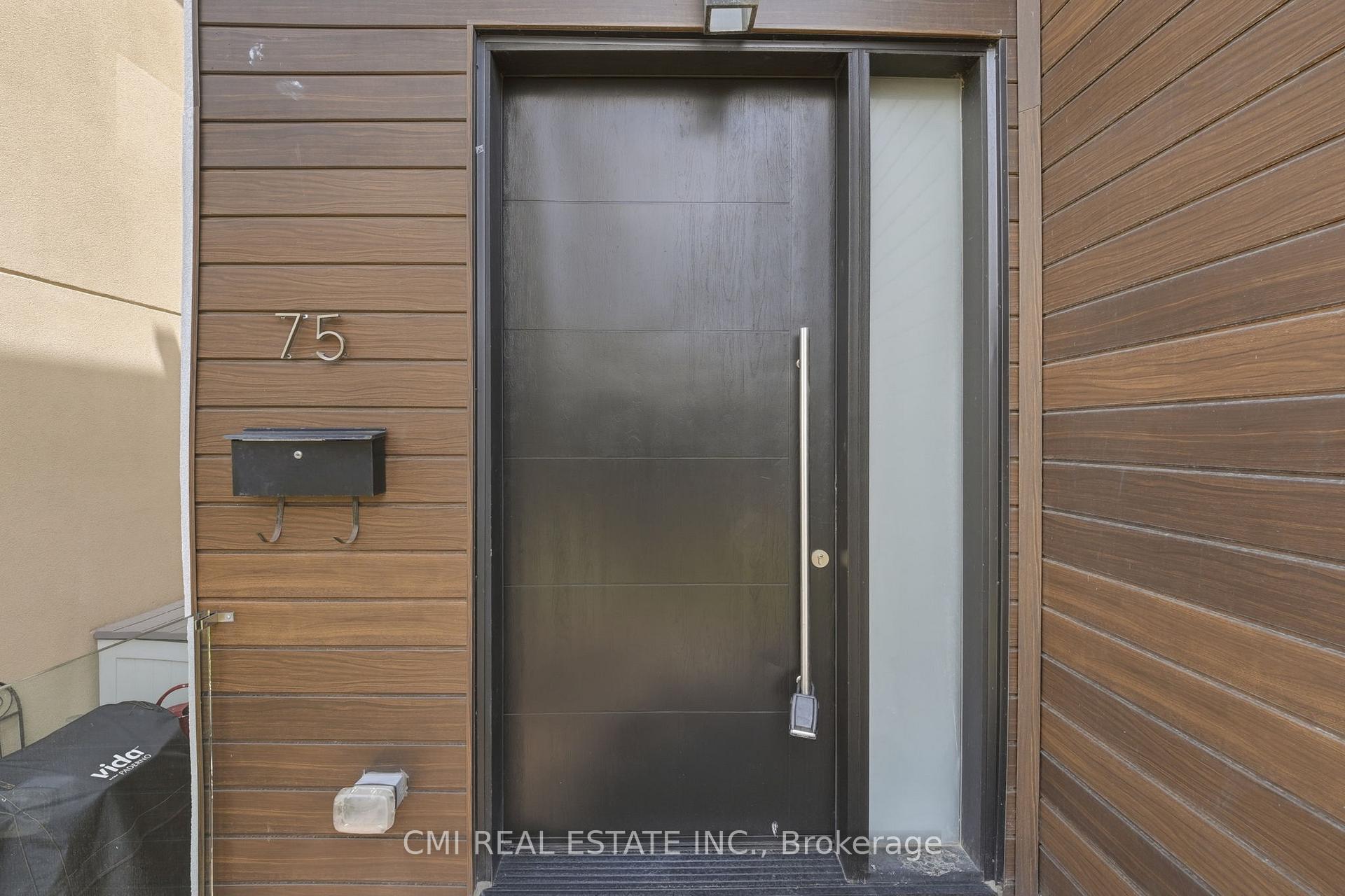 Photo 3 of 75 Kenilworth Avenue, Toronto, The Beaches — HOMEH