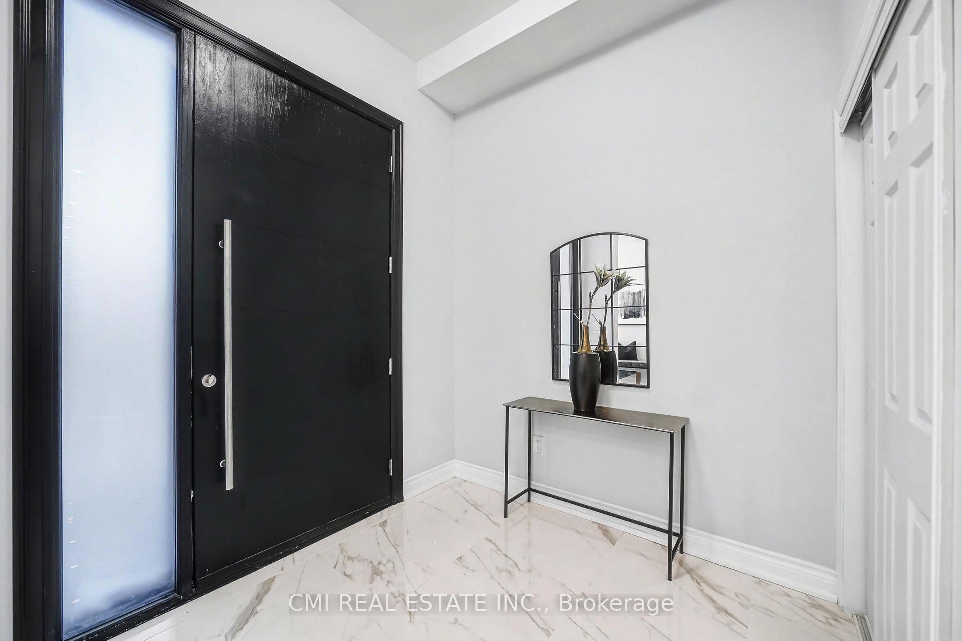 Photo 4 of 75 Kenilworth Avenue, Toronto, The Beaches — HOMEH