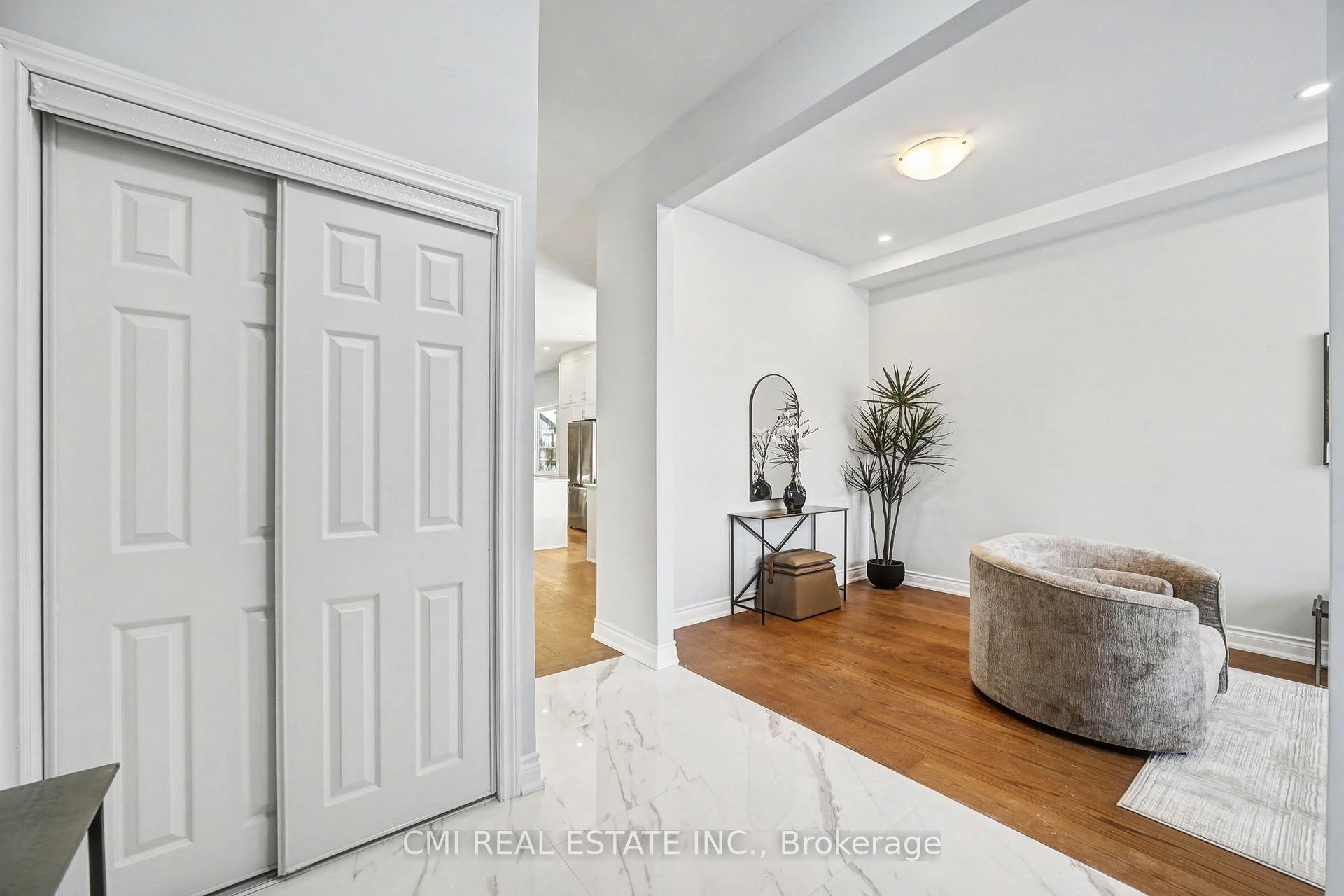 Photo 5 of 75 Kenilworth Avenue, Toronto, The Beaches — HOMEH