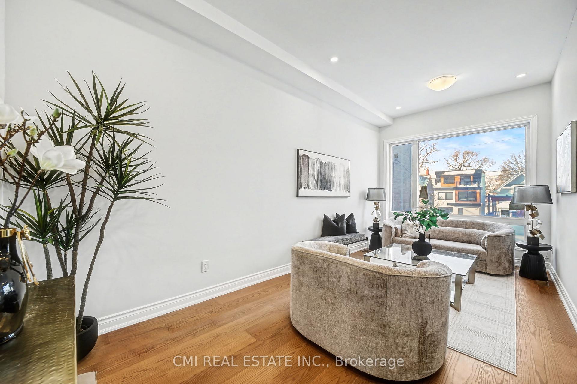 Photo 6 of 75 Kenilworth Avenue, Toronto, The Beaches — HOMEH