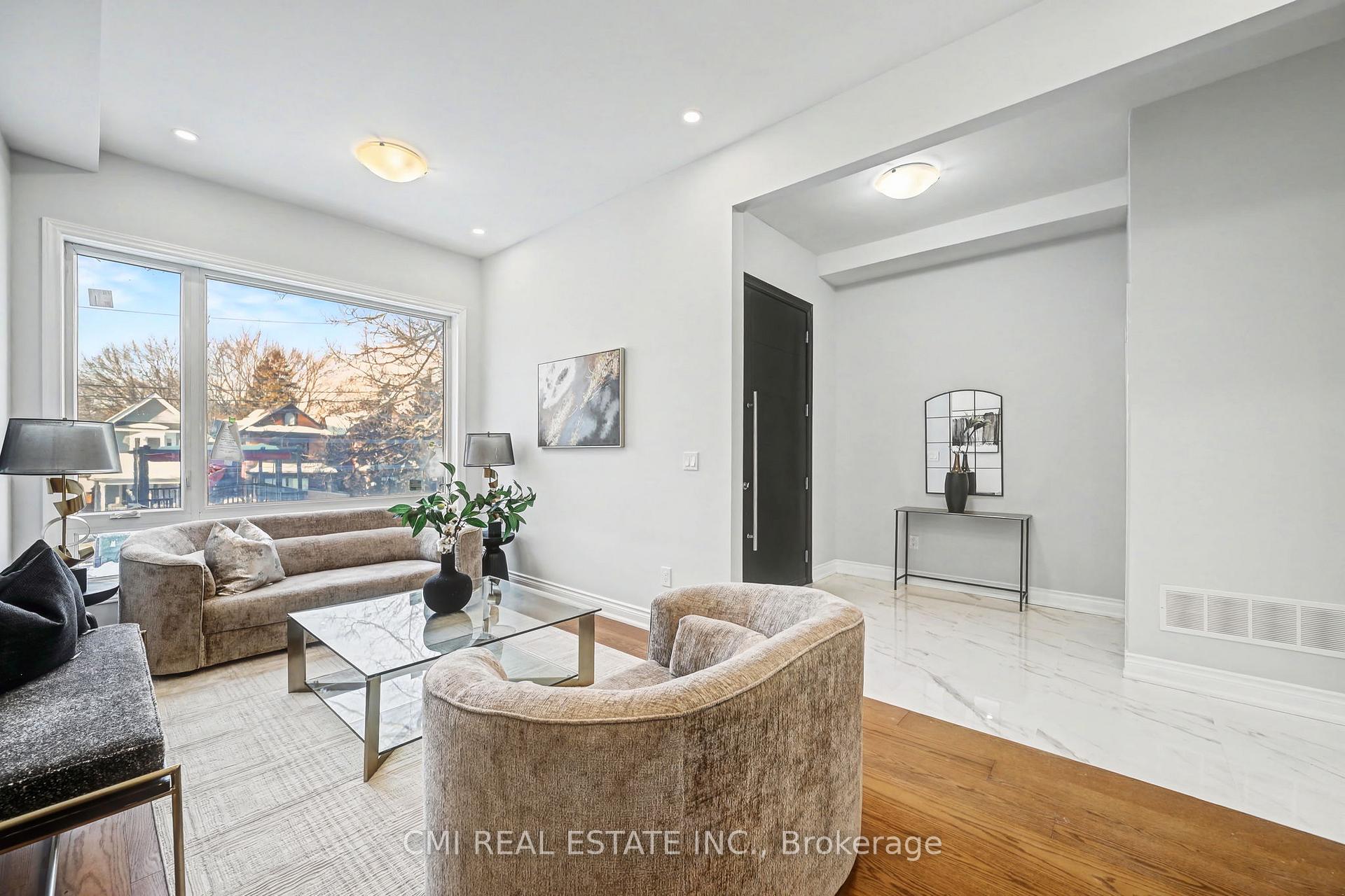 Photo 7 of 75 Kenilworth Avenue, Toronto, The Beaches — HOMEH