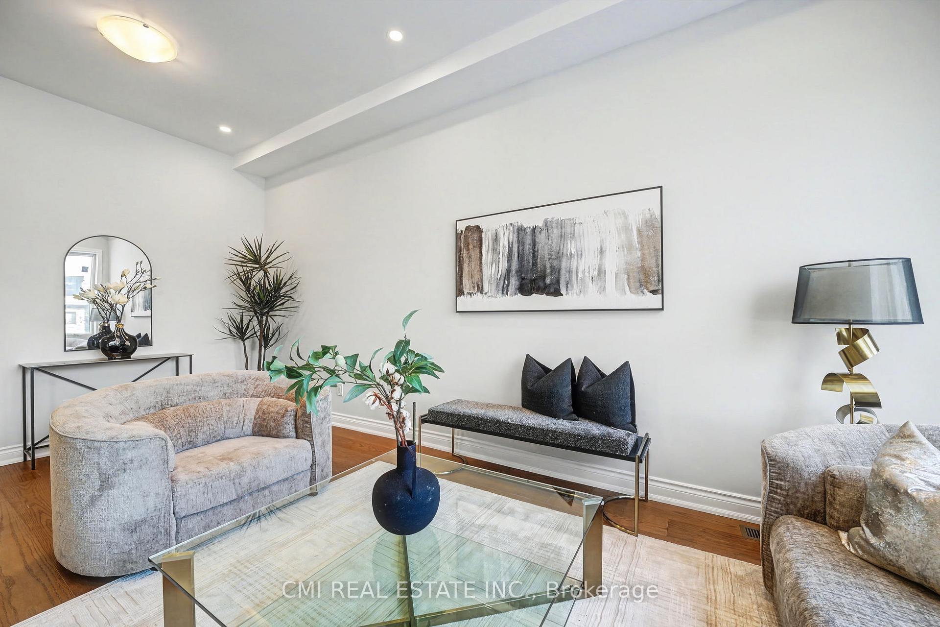 Photo 8 of 75 Kenilworth Avenue, Toronto, The Beaches — HOMEH