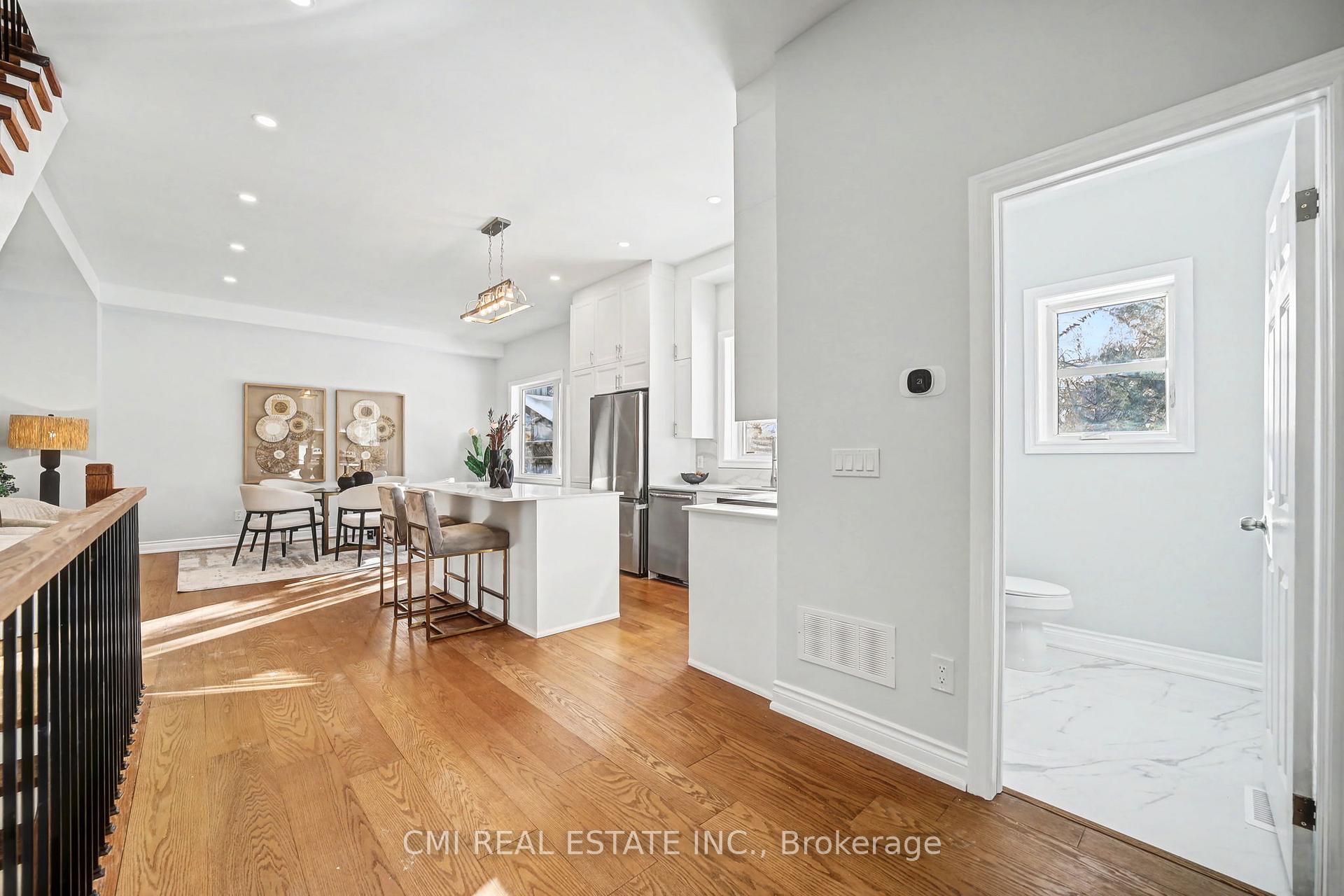 Photo 9 of 75 Kenilworth Avenue, Toronto, The Beaches — HOMEH