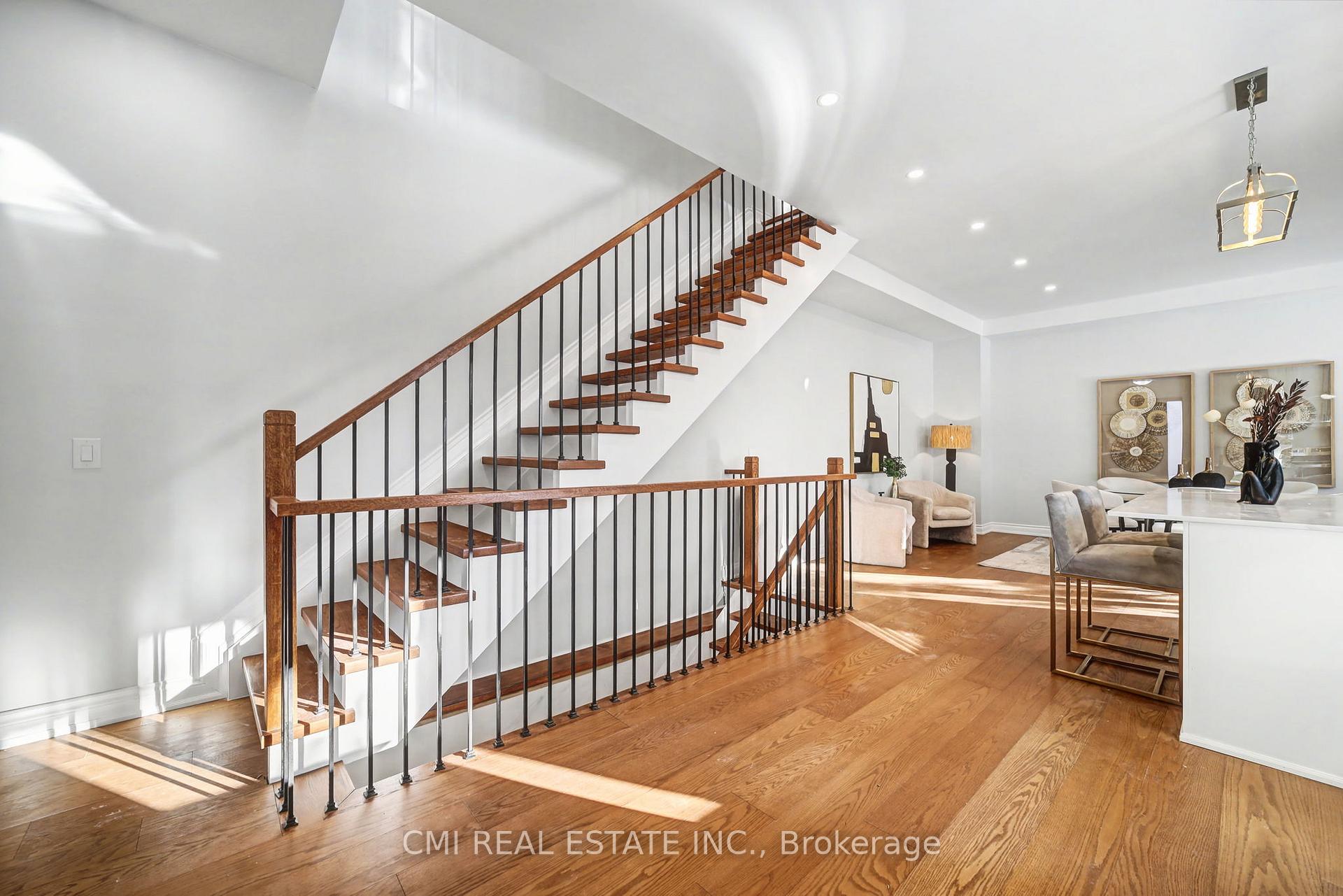 Photo 10 of 75 Kenilworth Avenue, Toronto, The Beaches — HOMEH