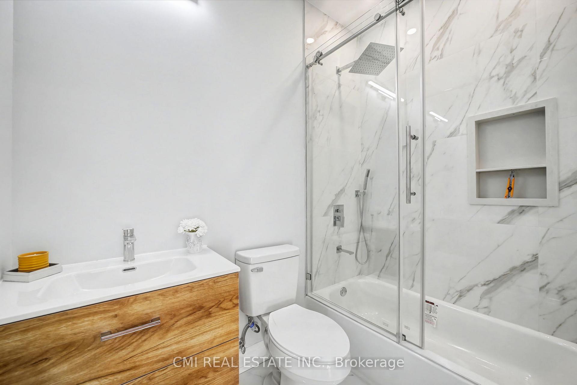 Photo 32 of 75 Kenilworth Avenue, Toronto, The Beaches — HOMEH