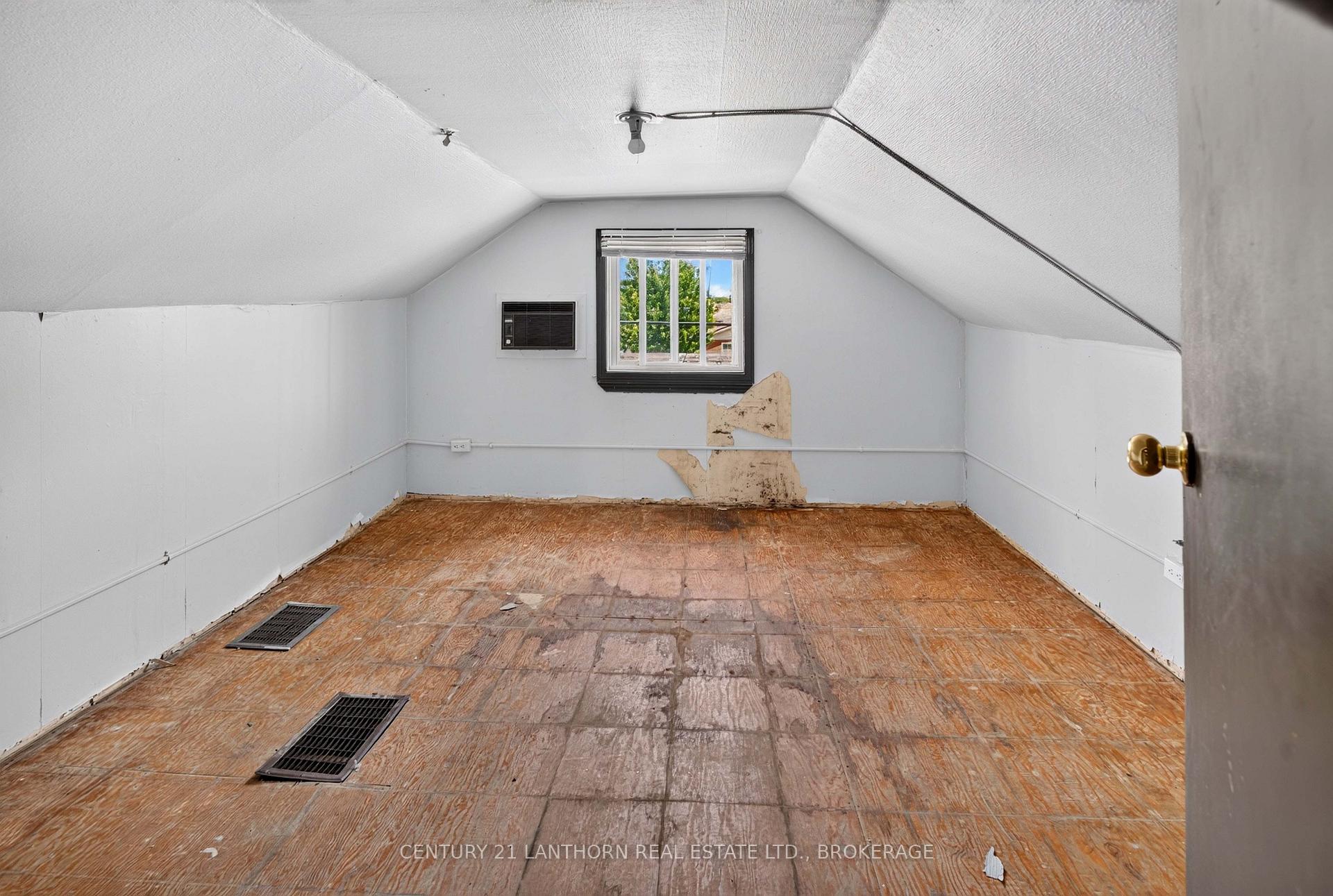 Photo 13 of 139 Drennan Street, Kingston, Rideau — HOMEH