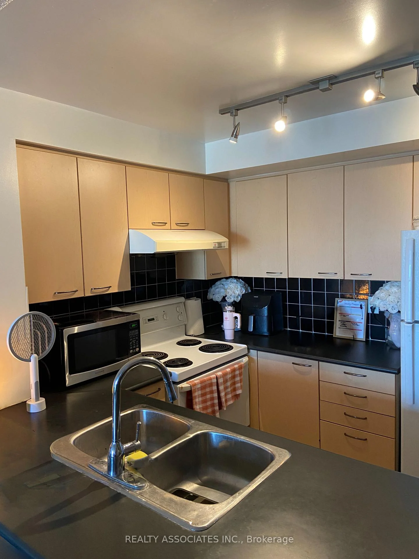 Photo 17 of Unit 902, 62 Suncrest Boulevard, Markham, Commerce Valley — HOMEH