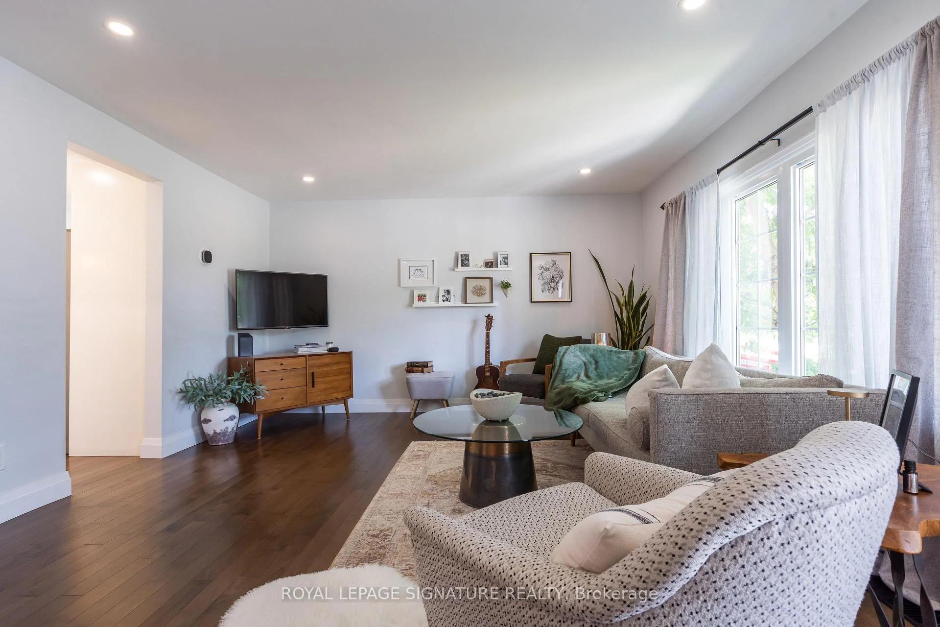 Photo 2 of 514 Ash Street, Whitby, Downtown Whitby — HOMEH