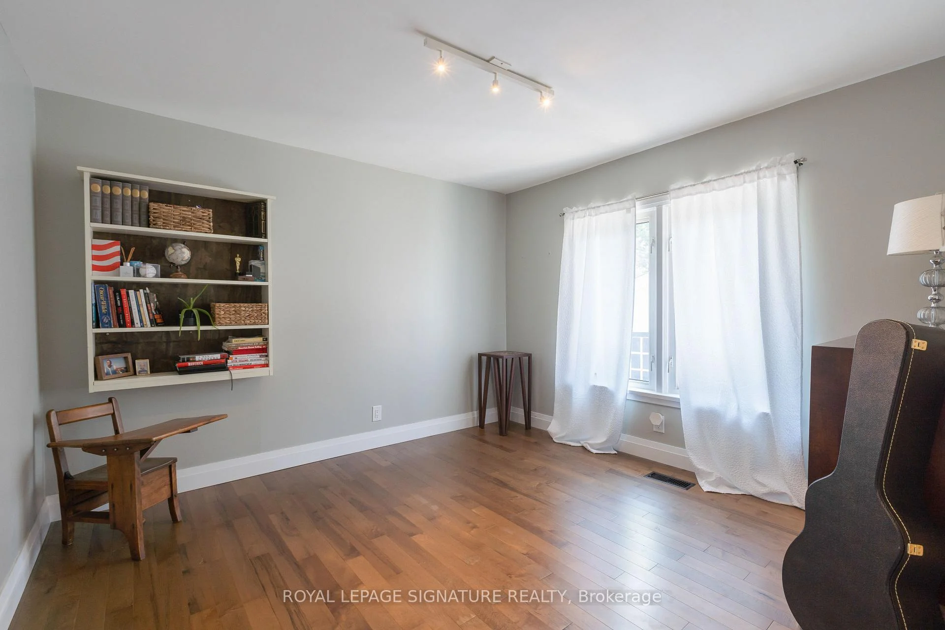 Photo 6 of 514 Ash Street, Whitby, Downtown Whitby — HOMEH