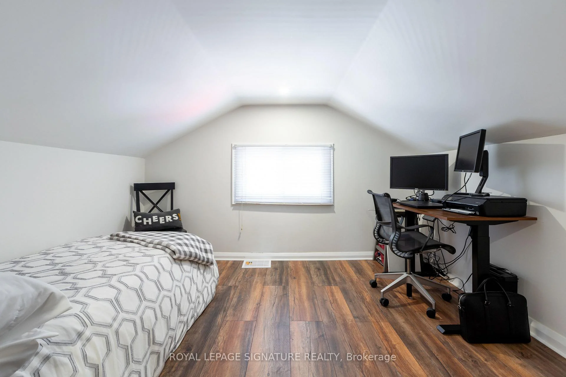 Photo 14 of 514 Ash Street, Whitby, Downtown Whitby — HOMEH
